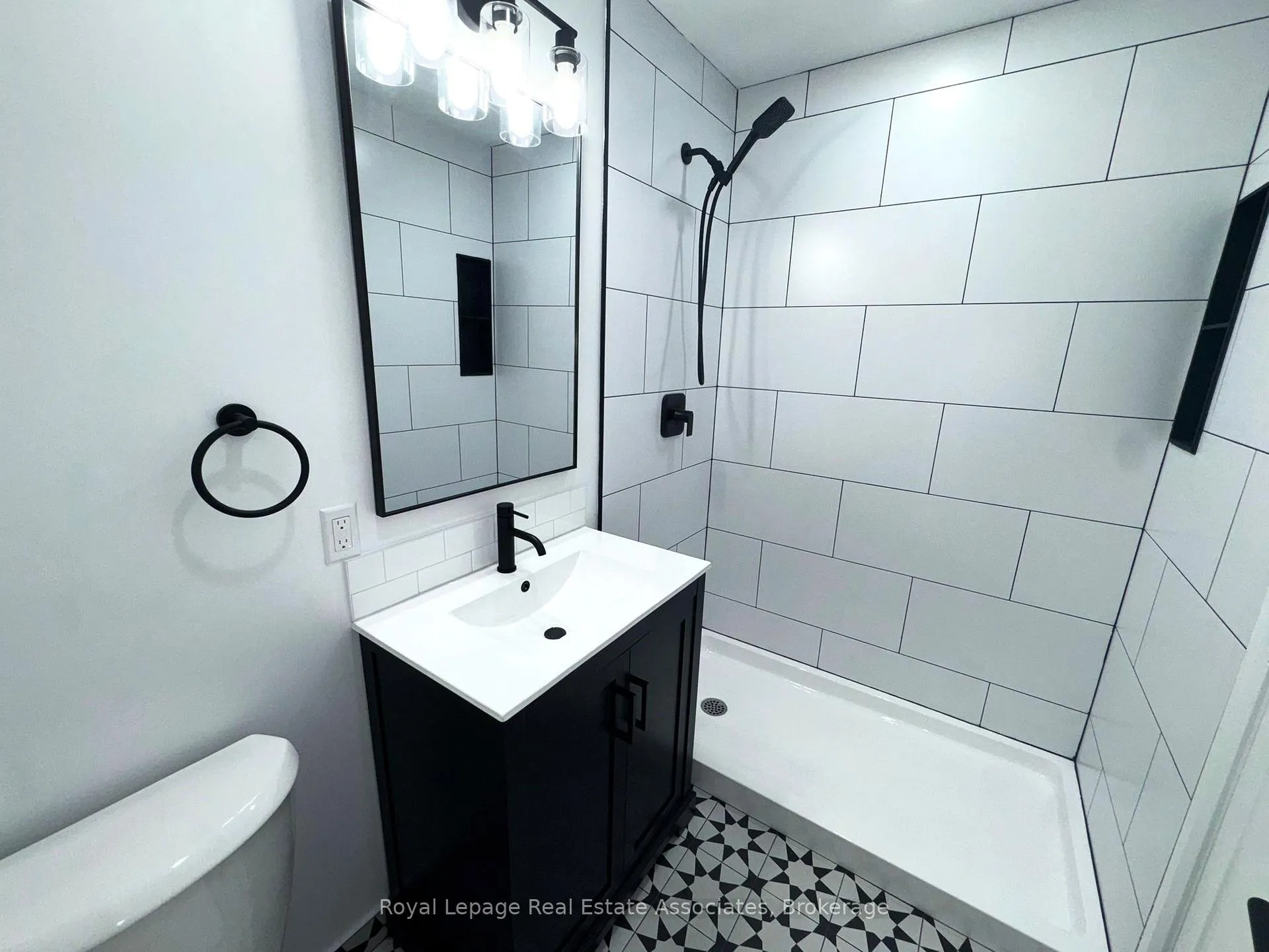Photo 12 of Unit 4, 17 White Avenue, Toronto, Rockcliffe-Smythe — HOMEH