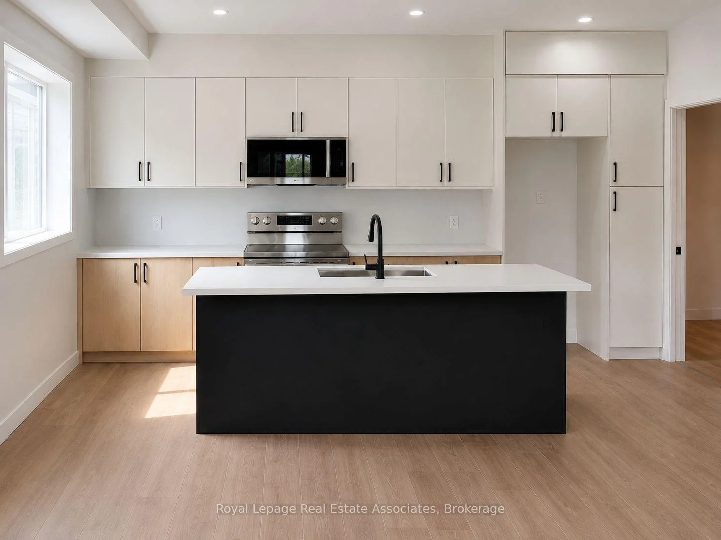 Photo 14 of Unit 4, 17 White Avenue, Toronto, Rockcliffe-Smythe — HOMEH