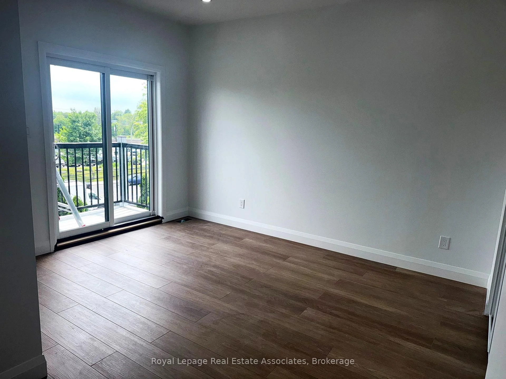 Photo 16 of Unit 4, 17 White Avenue, Toronto, Rockcliffe-Smythe — HOMEH