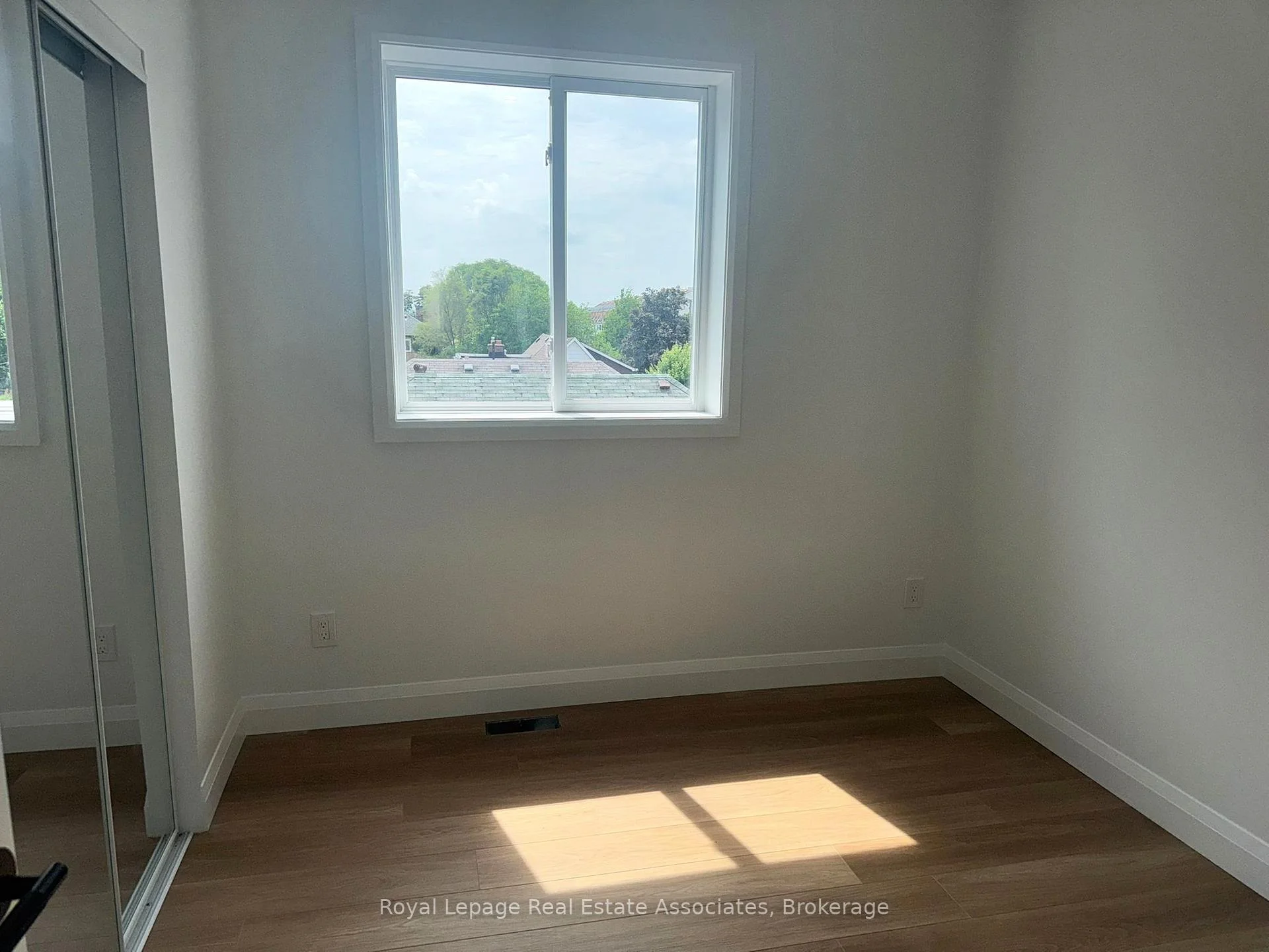 Photo 18 of Unit 4, 17 White Avenue, Toronto, Rockcliffe-Smythe — HOMEH