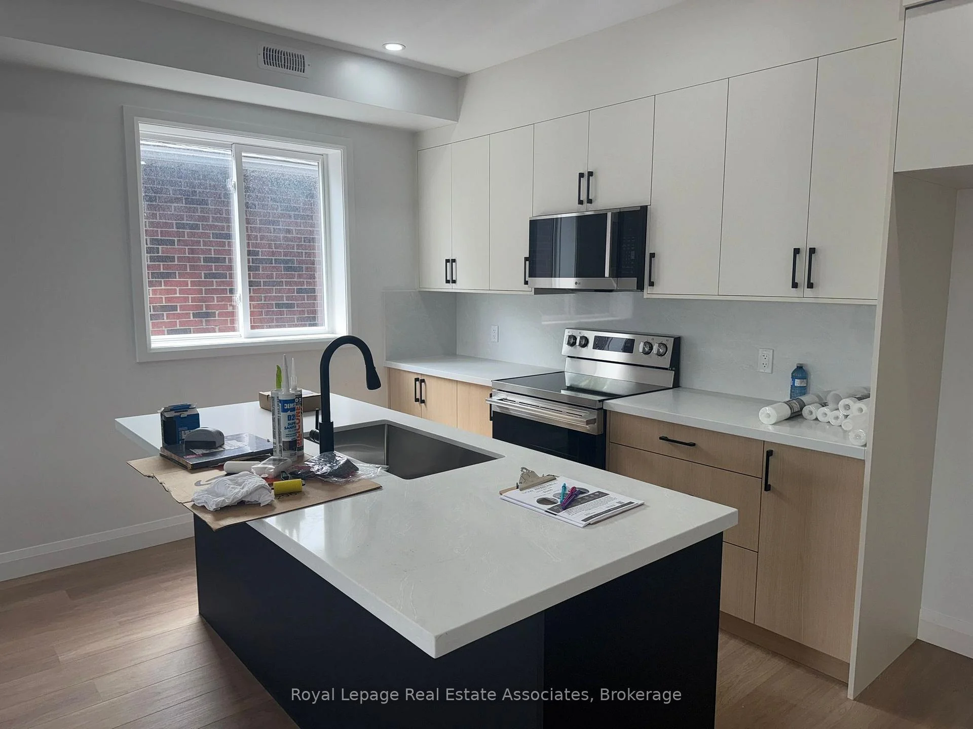 Photo 19 of Unit 4, 17 White Avenue, Toronto, Rockcliffe-Smythe — HOMEH
