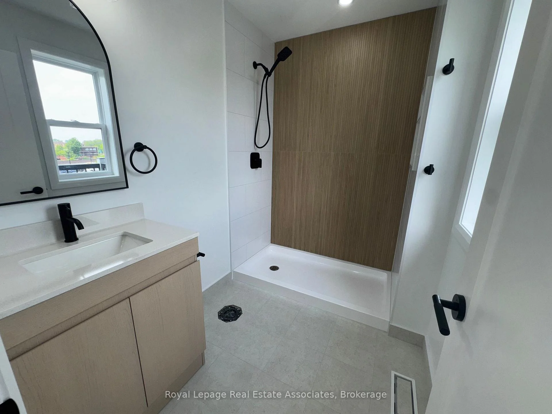 Photo 26 of Unit 4, 17 White Avenue, Toronto, Rockcliffe-Smythe — HOMEH