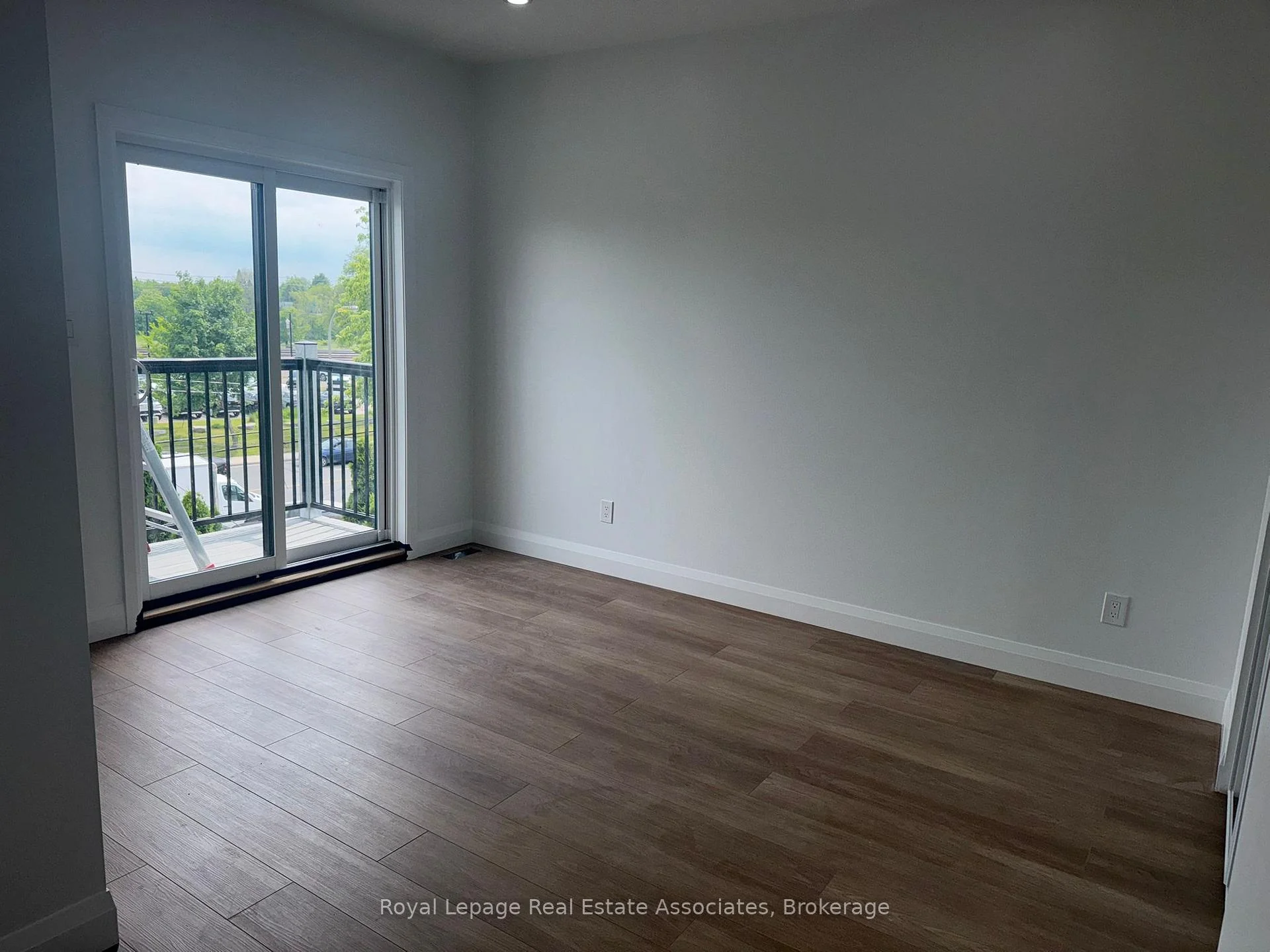 Photo 28 of Unit 4, 17 White Avenue, Toronto, Rockcliffe-Smythe — HOMEH