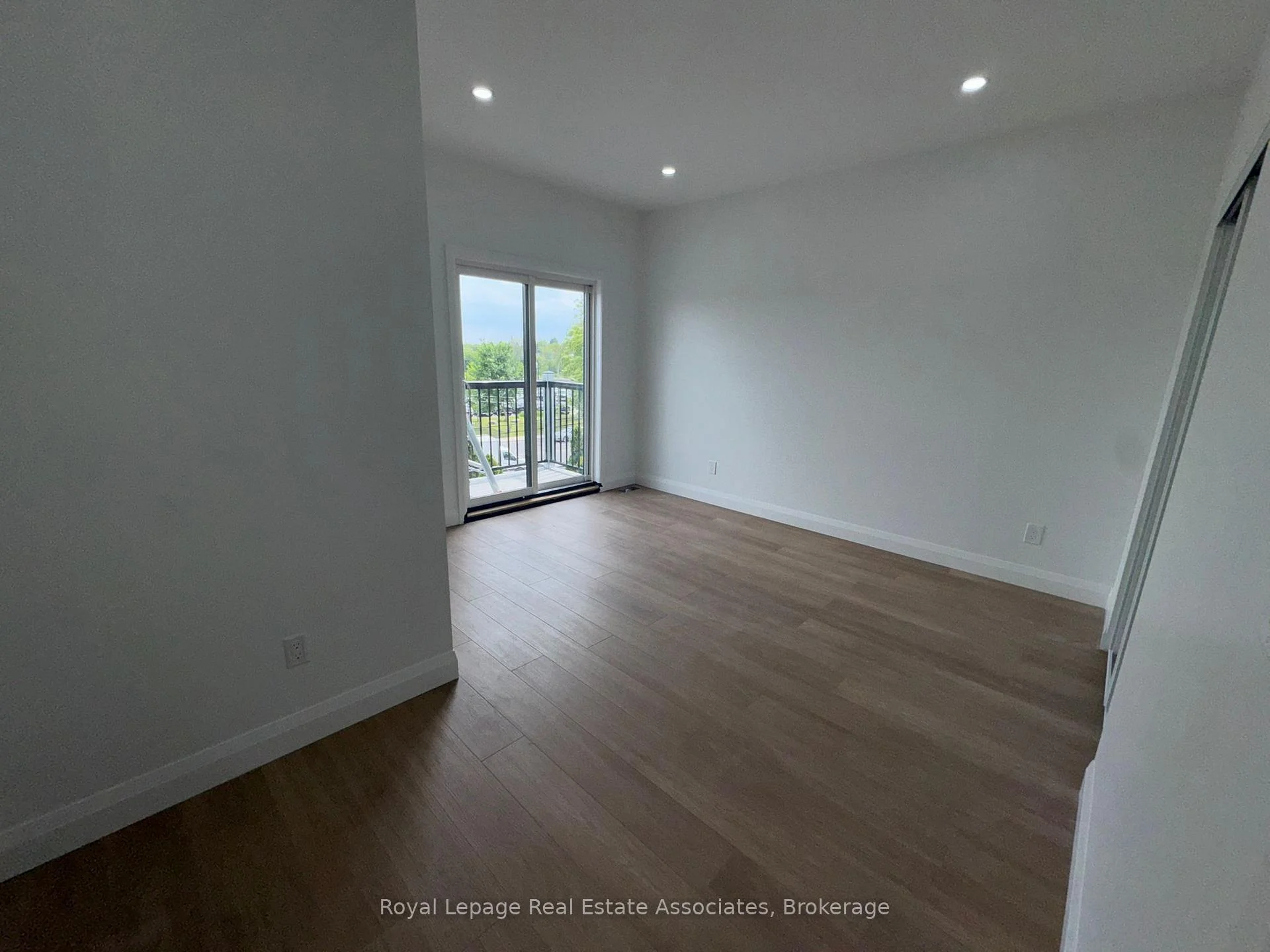 Photo 30 of Unit 4, 17 White Avenue, Toronto, Rockcliffe-Smythe — HOMEH