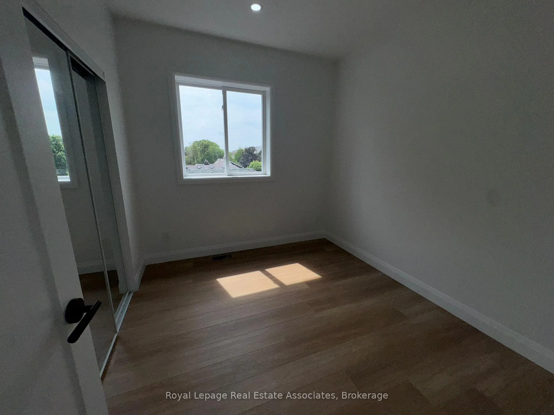 Photo 32 of Unit 4, 17 White Avenue, Toronto, Rockcliffe-Smythe — HOMEH