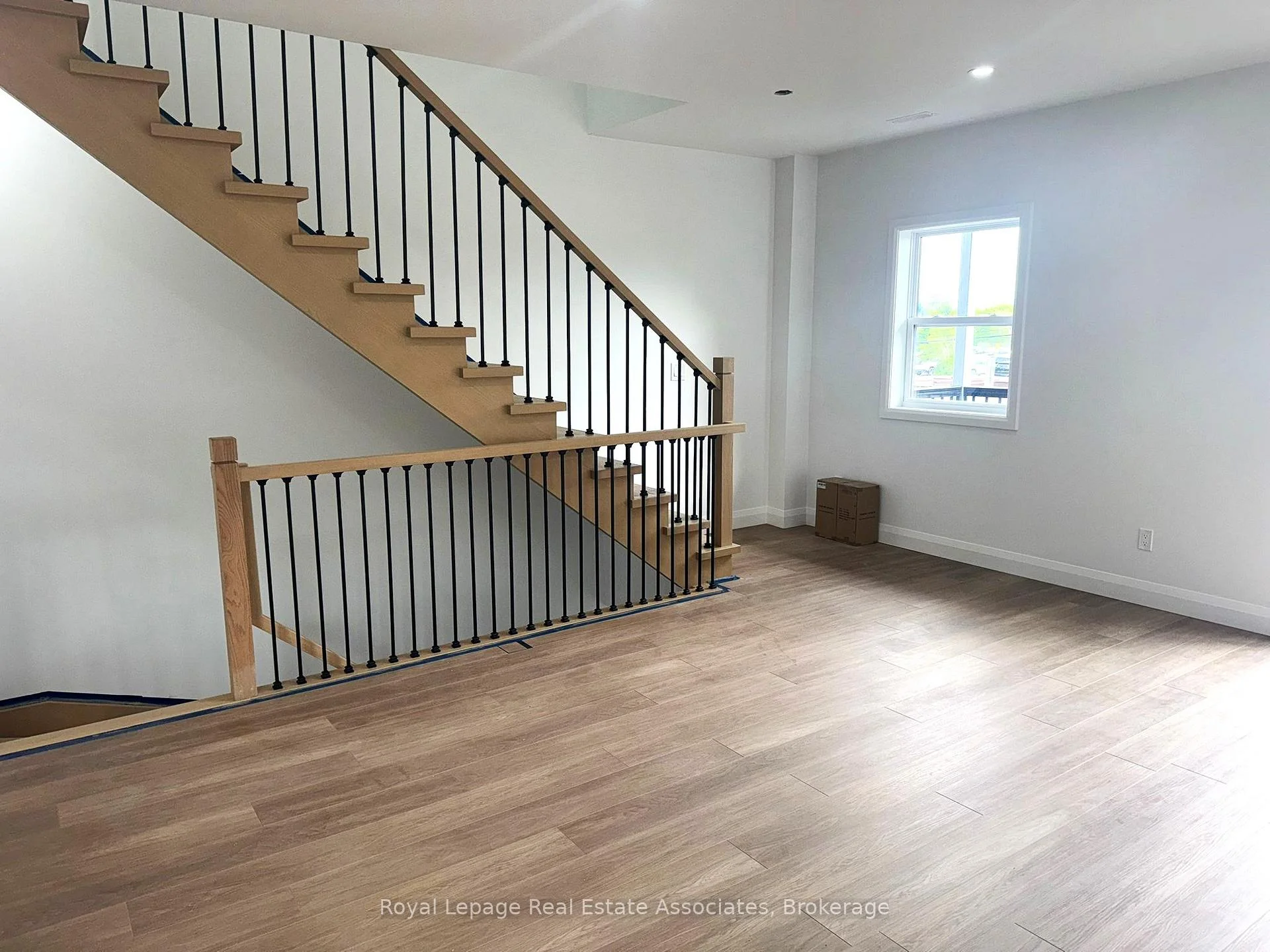 Photo 34 of Unit 4, 17 White Avenue, Toronto, Rockcliffe-Smythe — HOMEH