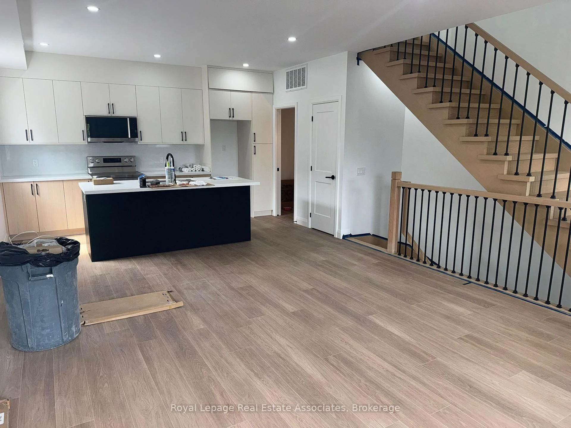 Photo 37 of Unit 4, 17 White Avenue, Toronto, Rockcliffe-Smythe — HOMEH