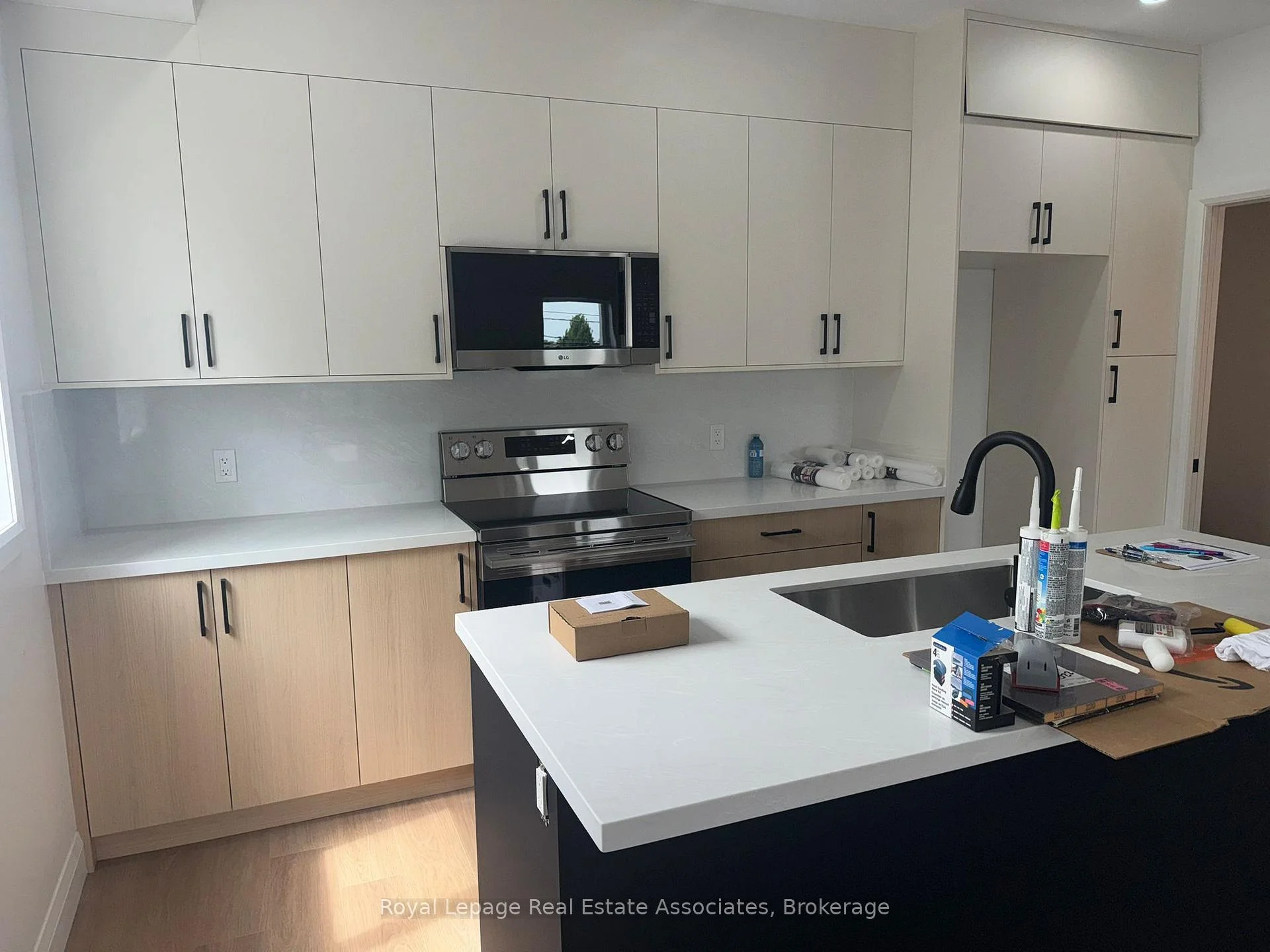 Photo 38 of Unit 4, 17 White Avenue, Toronto, Rockcliffe-Smythe — HOMEH