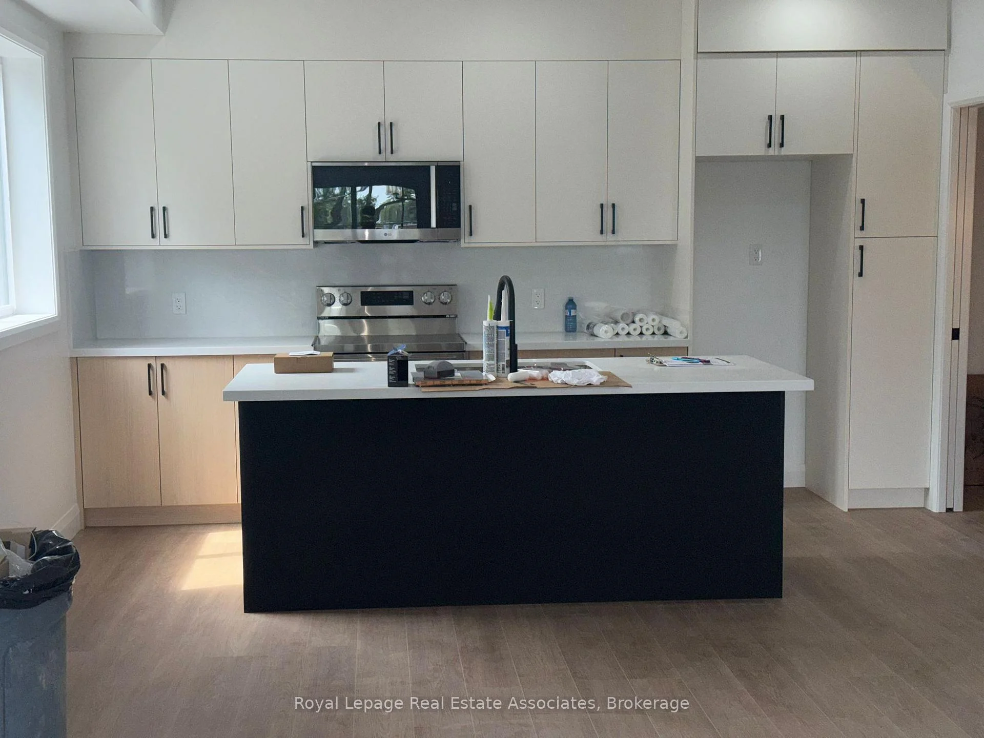 Photo 41 of Unit 4, 17 White Avenue, Toronto, Rockcliffe-Smythe — HOMEH