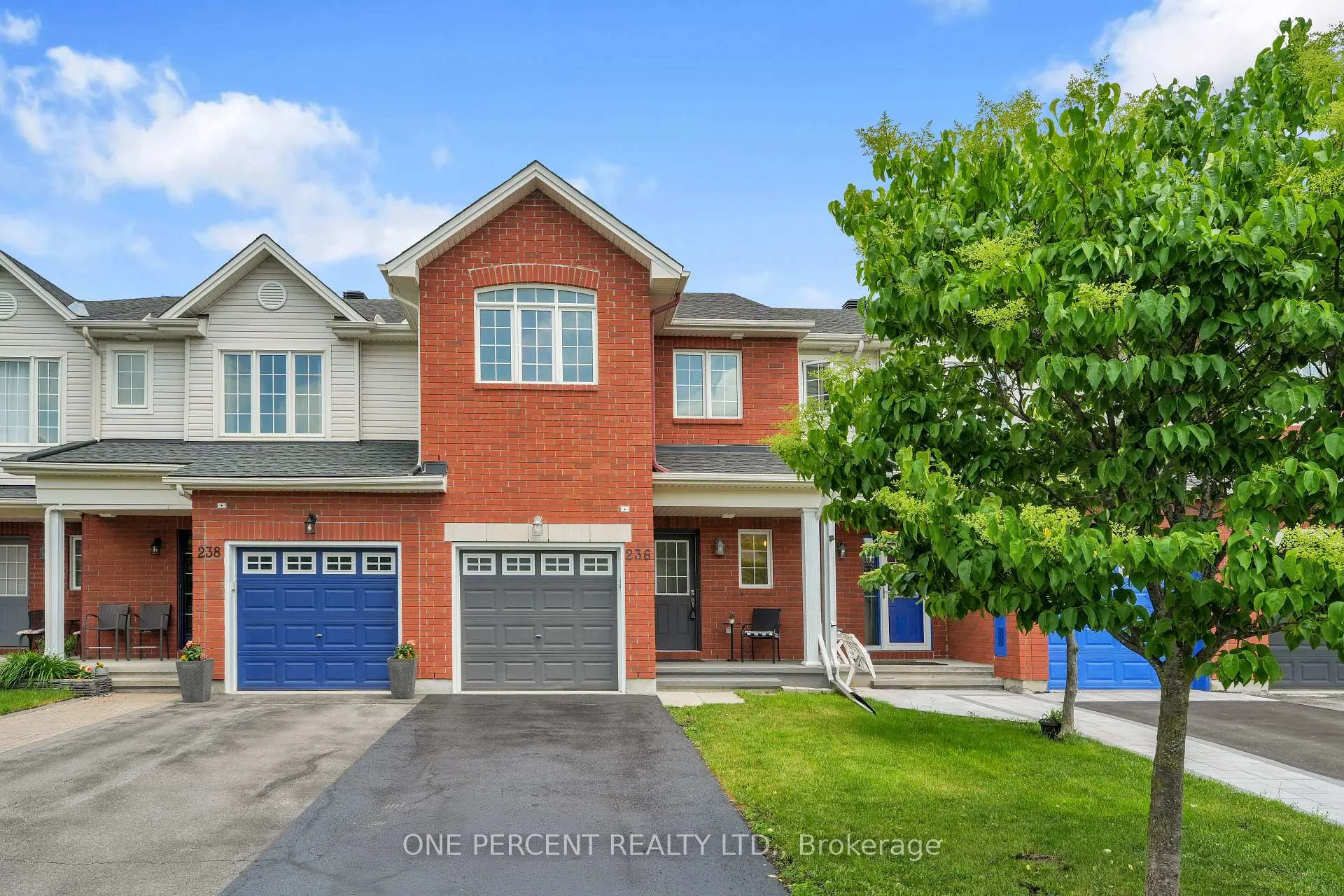 Photo 2 of 236 Arrita Street, Ottawa, Kanata - Emerald Meadows/Trailwest — HOMEH