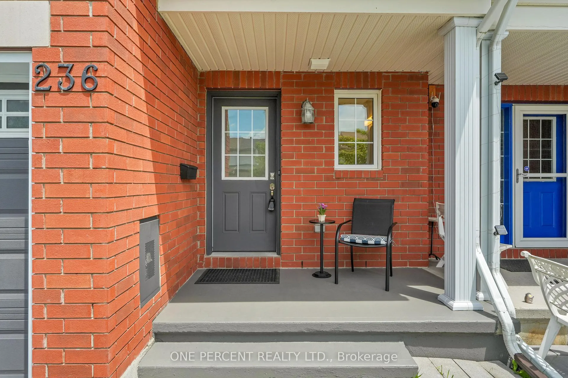 Photo 3 of 236 Arrita Street, Ottawa, Kanata - Emerald Meadows/Trailwest — HOMEH