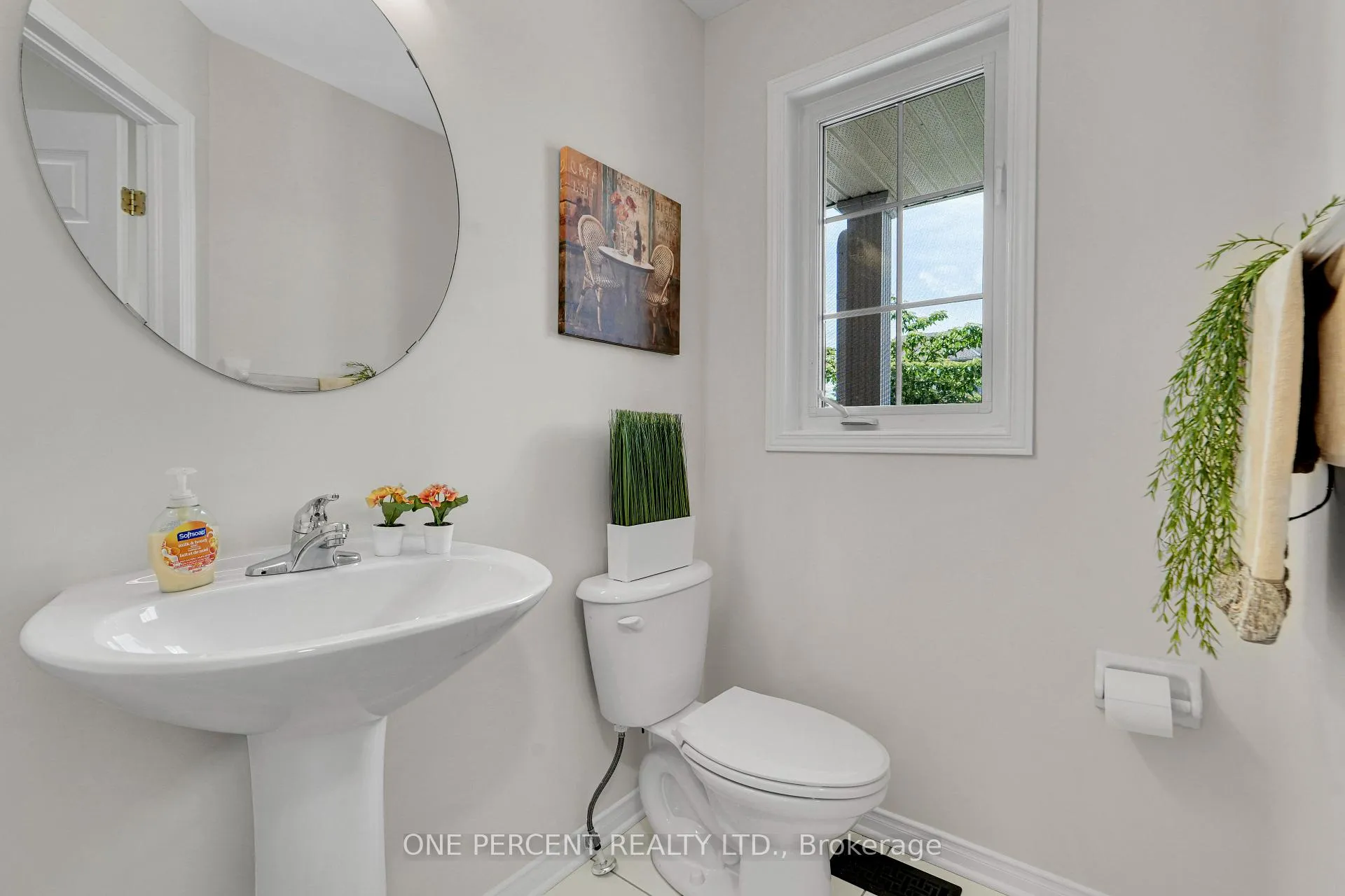 Photo 5 of 236 Arrita Street, Ottawa, Kanata - Emerald Meadows/Trailwest — HOMEH