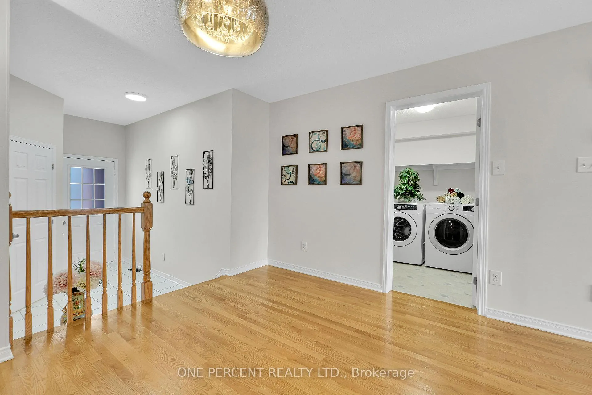 Photo 8 of 236 Arrita Street, Ottawa, Kanata - Emerald Meadows/Trailwest — HOMEH