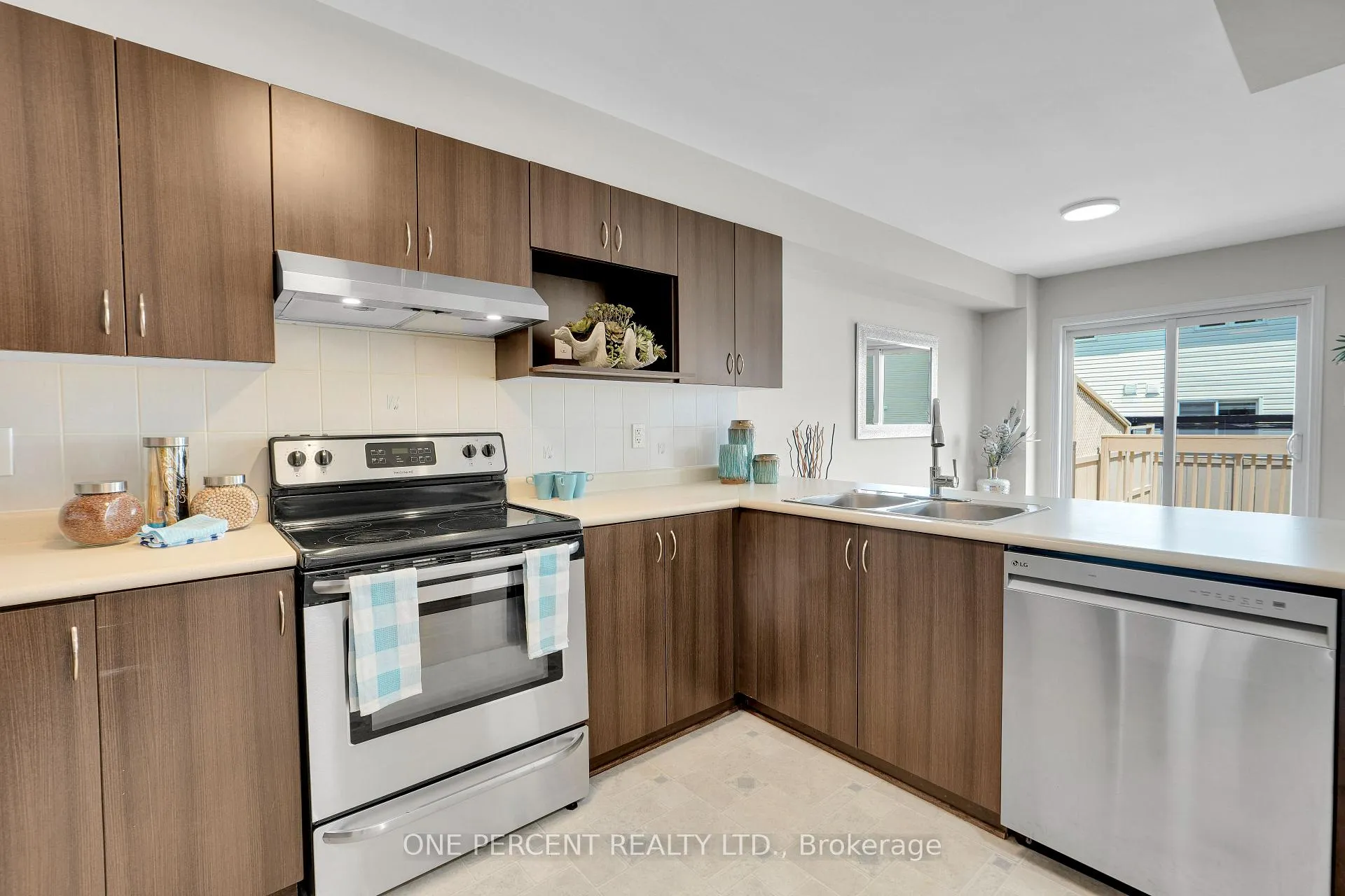 Photo 18 of 236 Arrita Street, Ottawa, Kanata - Emerald Meadows/Trailwest — HOMEH