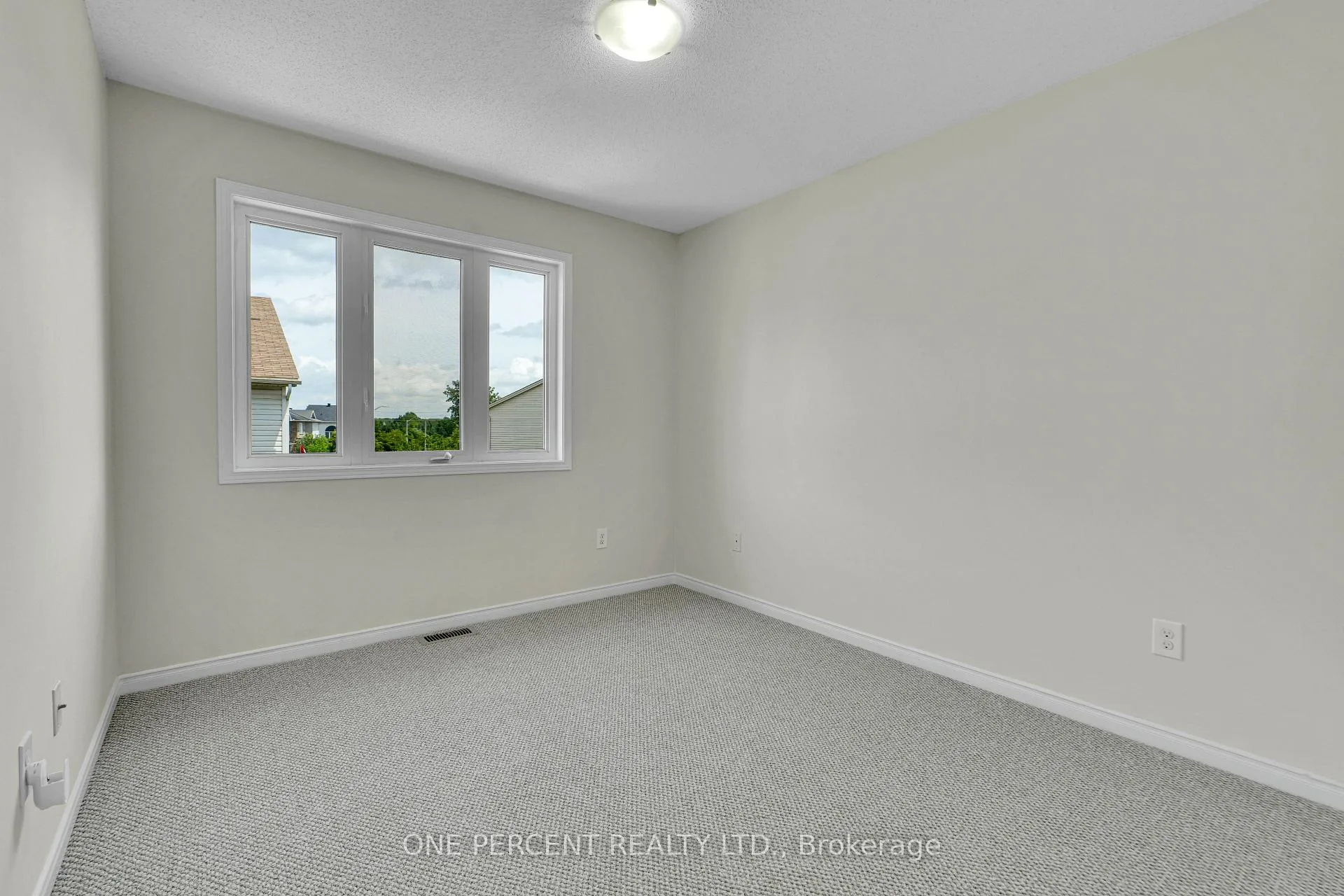 Photo 21 of 236 Arrita Street, Ottawa, Kanata - Emerald Meadows/Trailwest — HOMEH