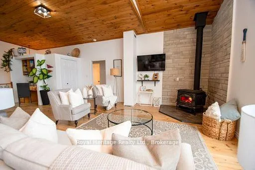 Photo 16 of 202 Sumcot Drive, Trent Lakes — HOMEH