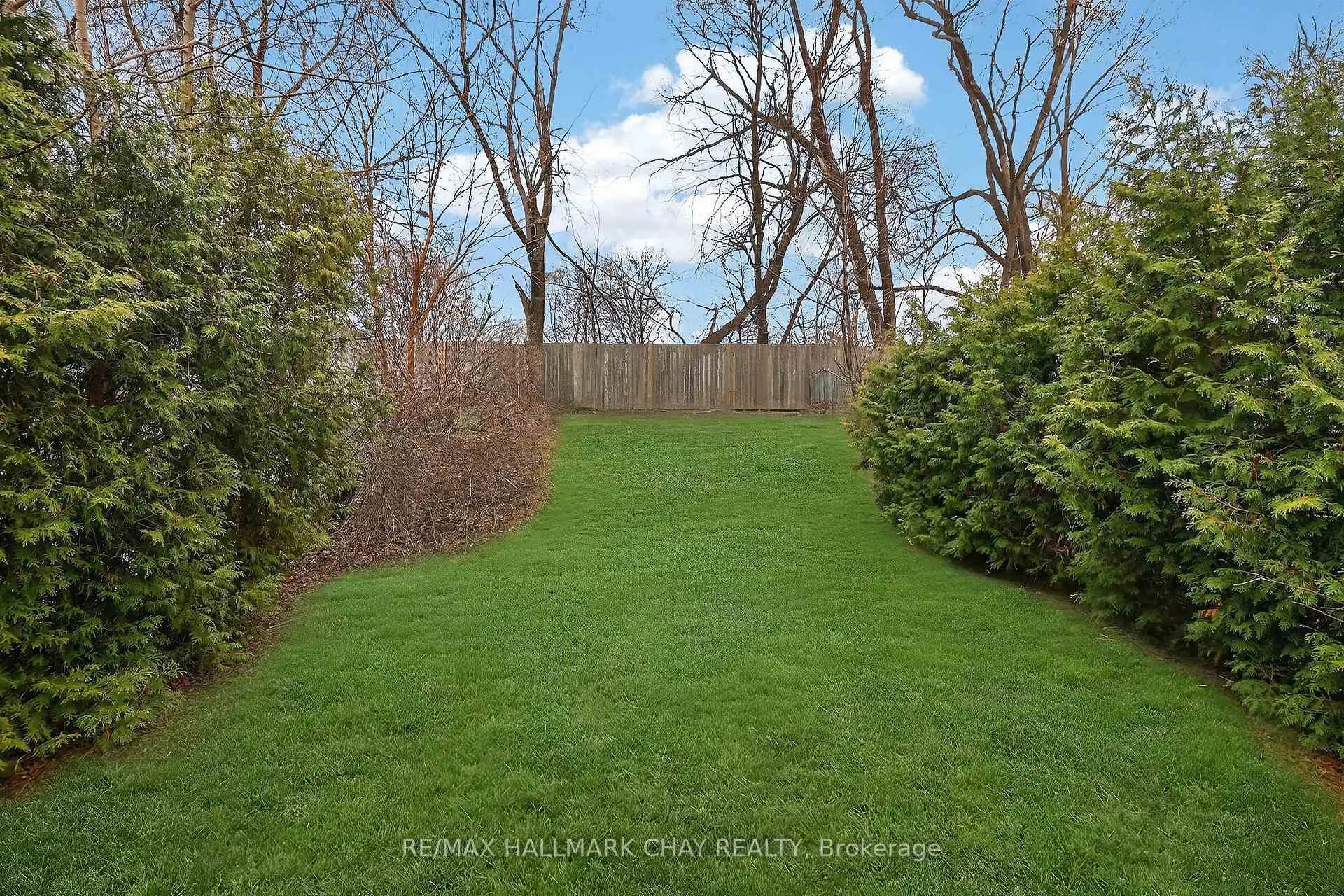 Photo 3 of 368 Lara Woods, Mississauga, Mississauga Valleys — HOMEH