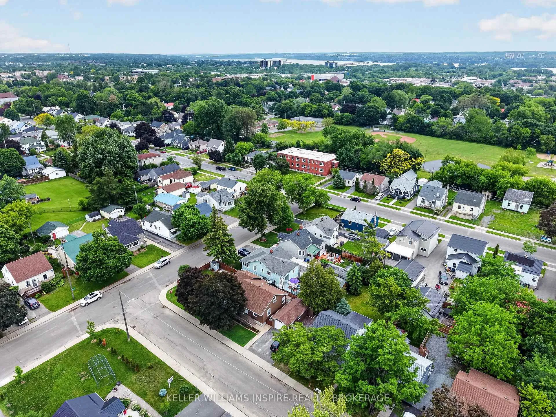 Photo 6 of 14 Fifth Avenue, Kingston, East of Sir John A. Blvd — HOMEH