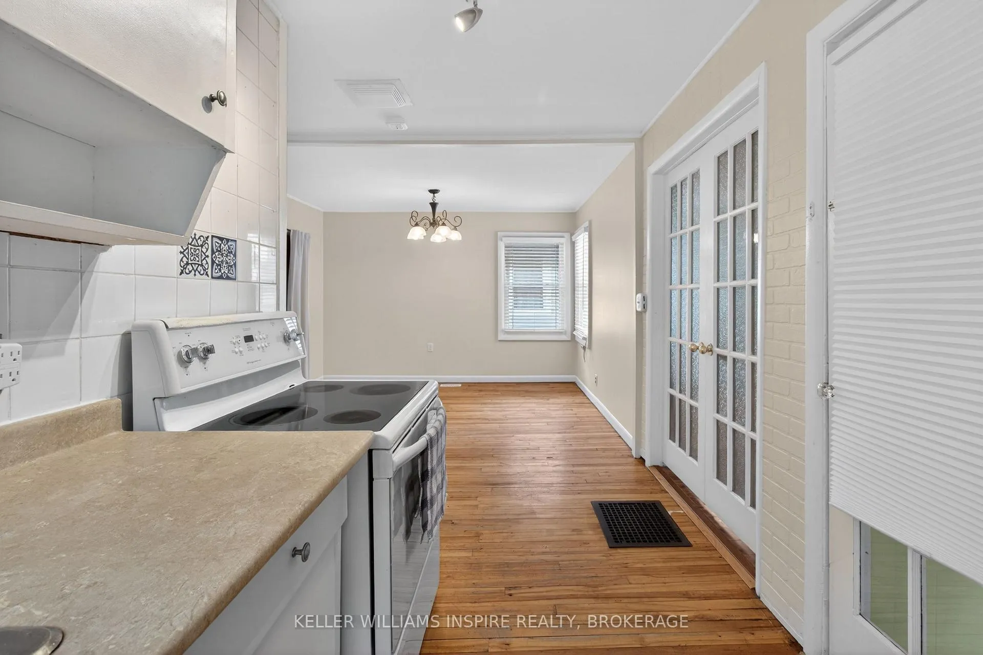 Photo 28 of 14 Fifth Avenue, Kingston, East of Sir John A. Blvd — HOMEH