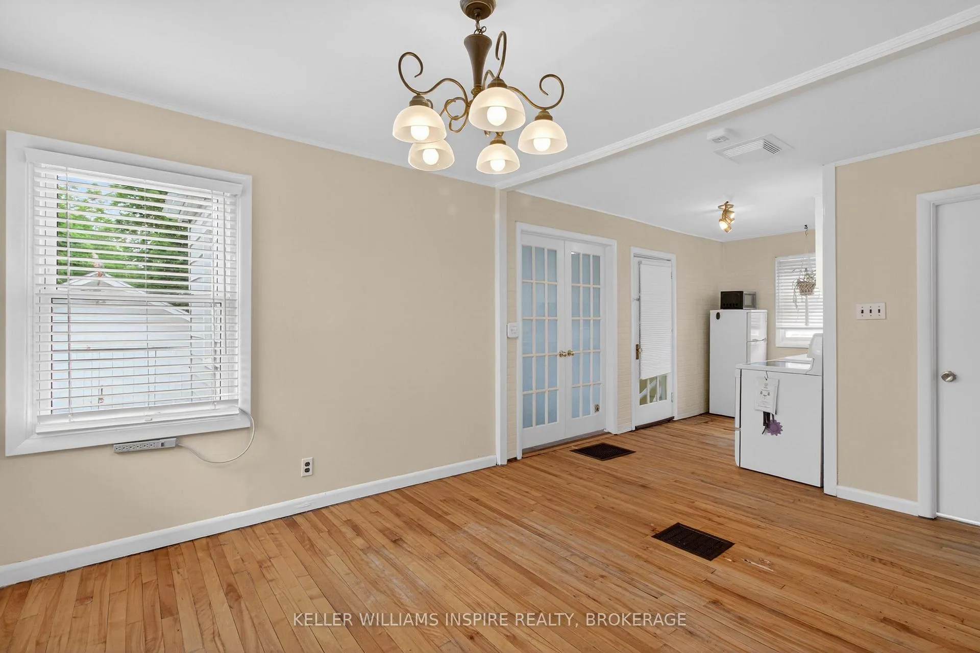 Photo 29 of 14 Fifth Avenue, Kingston, East of Sir John A. Blvd — HOMEH