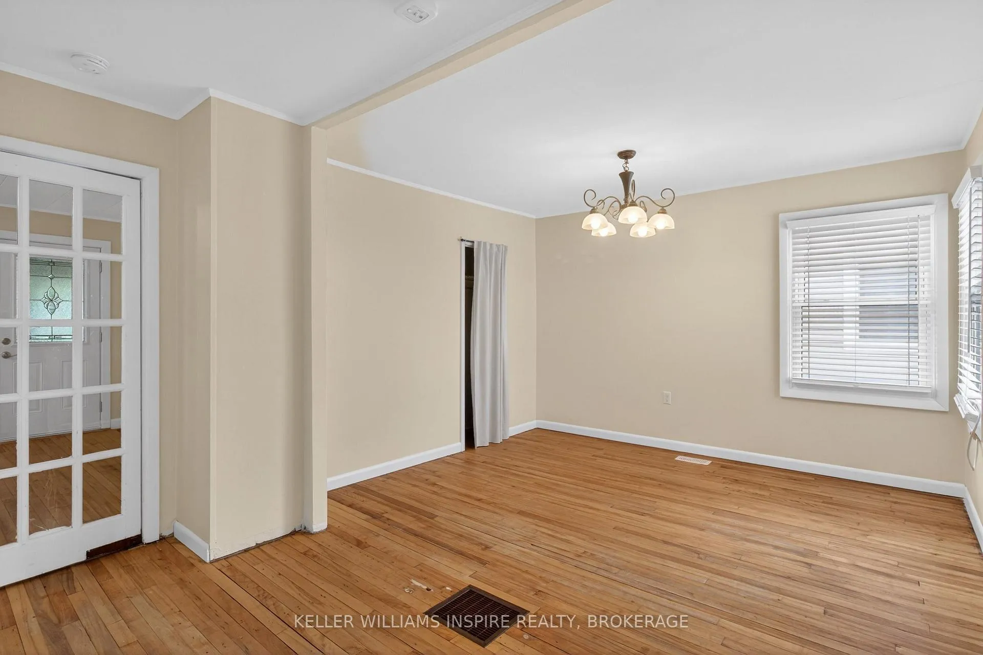 Photo 32 of 14 Fifth Avenue, Kingston, East of Sir John A. Blvd — HOMEH