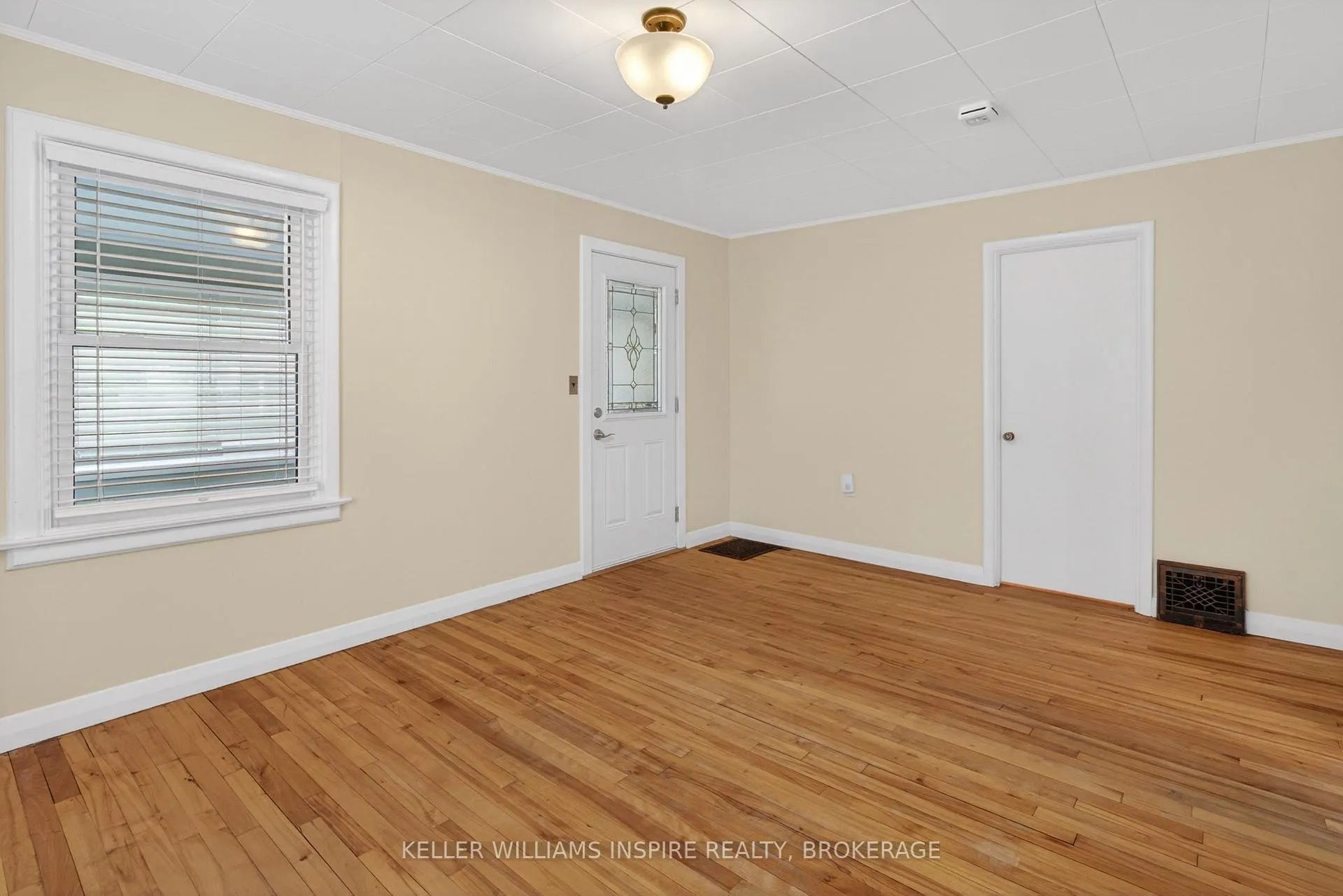 Photo 36 of 14 Fifth Avenue, Kingston, East of Sir John A. Blvd — HOMEH