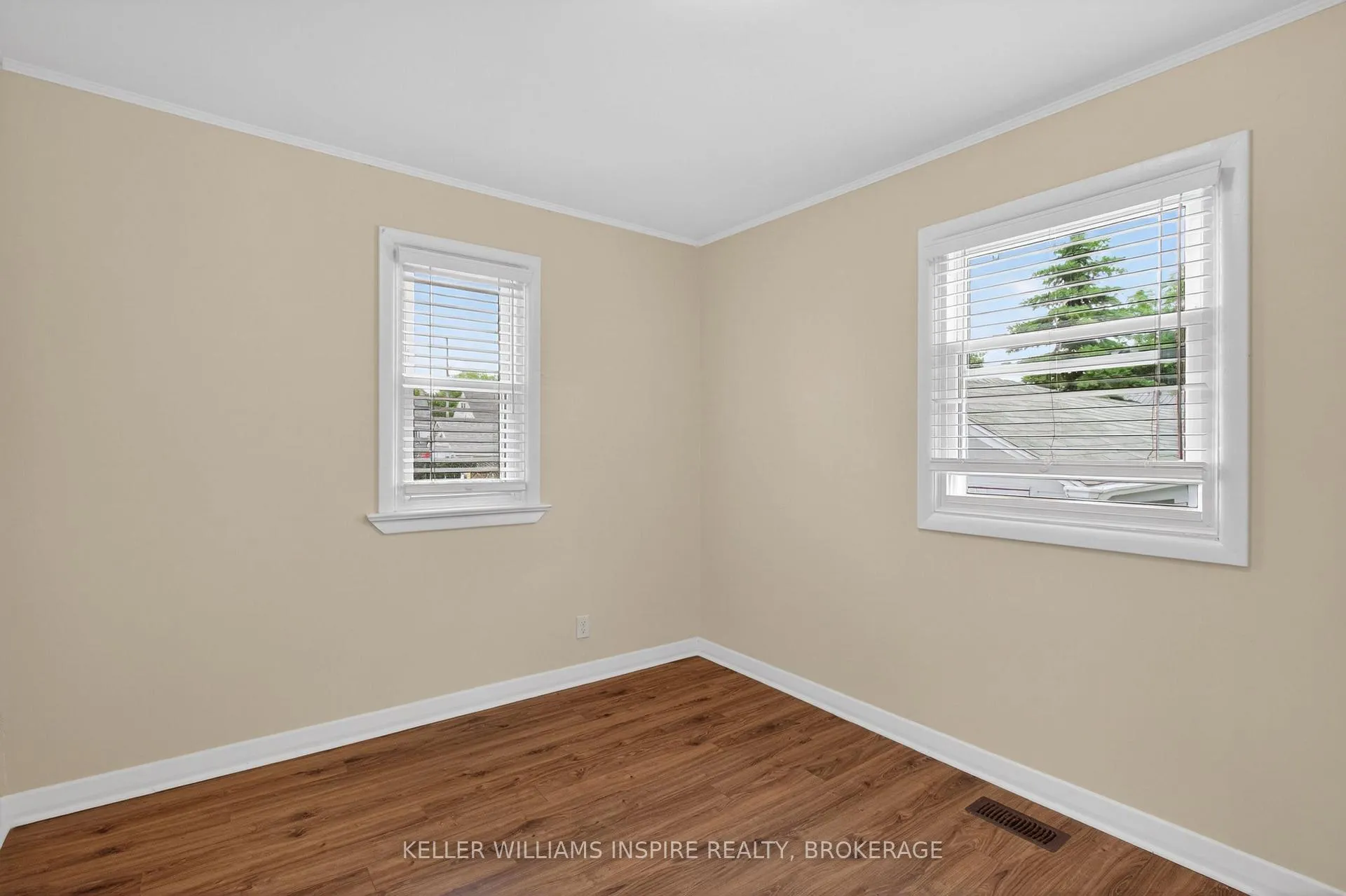 Photo 39 of 14 Fifth Avenue, Kingston, East of Sir John A. Blvd — HOMEH