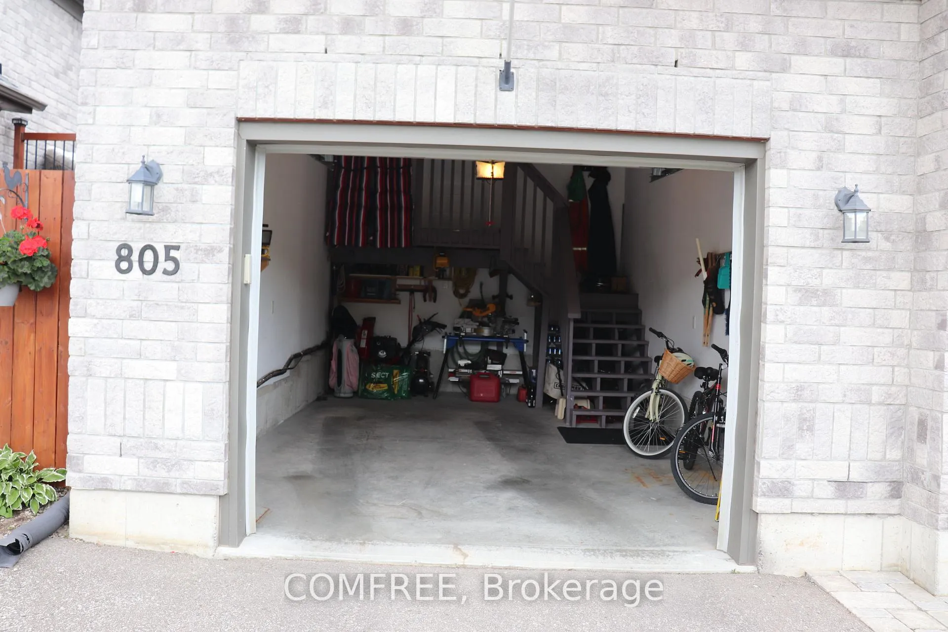 Photo 4 of 805 Lees Avenue, Cobourg — HOMEH