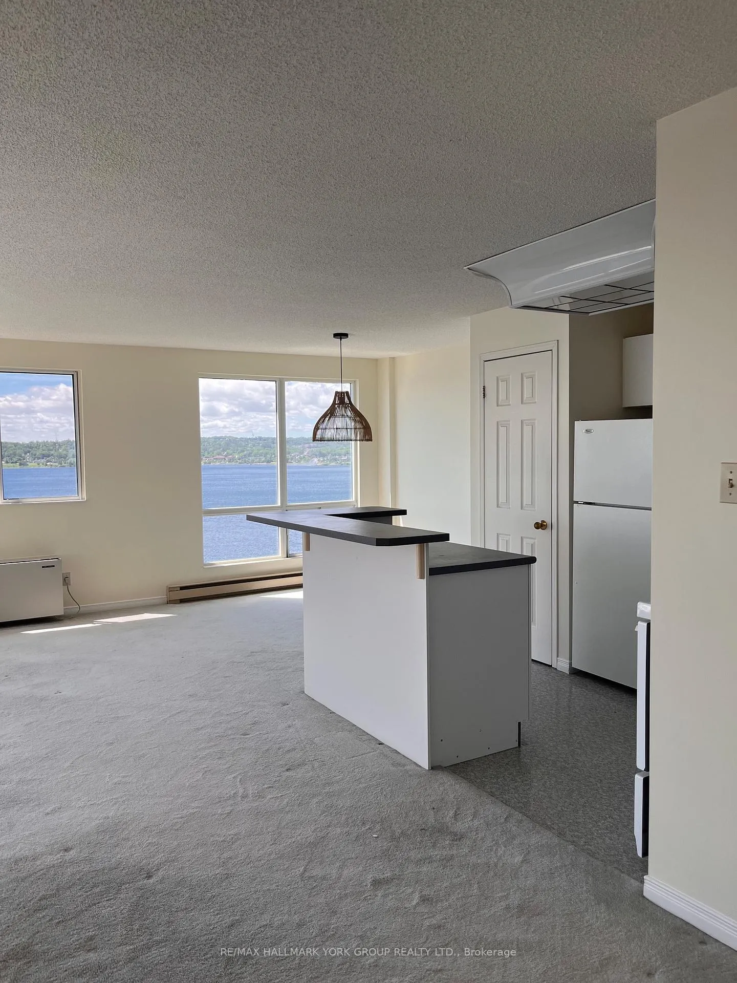 Photo 4 of Unit 703, 215 Dunlop Street E, Barrie, Lakeshore — HOMEH