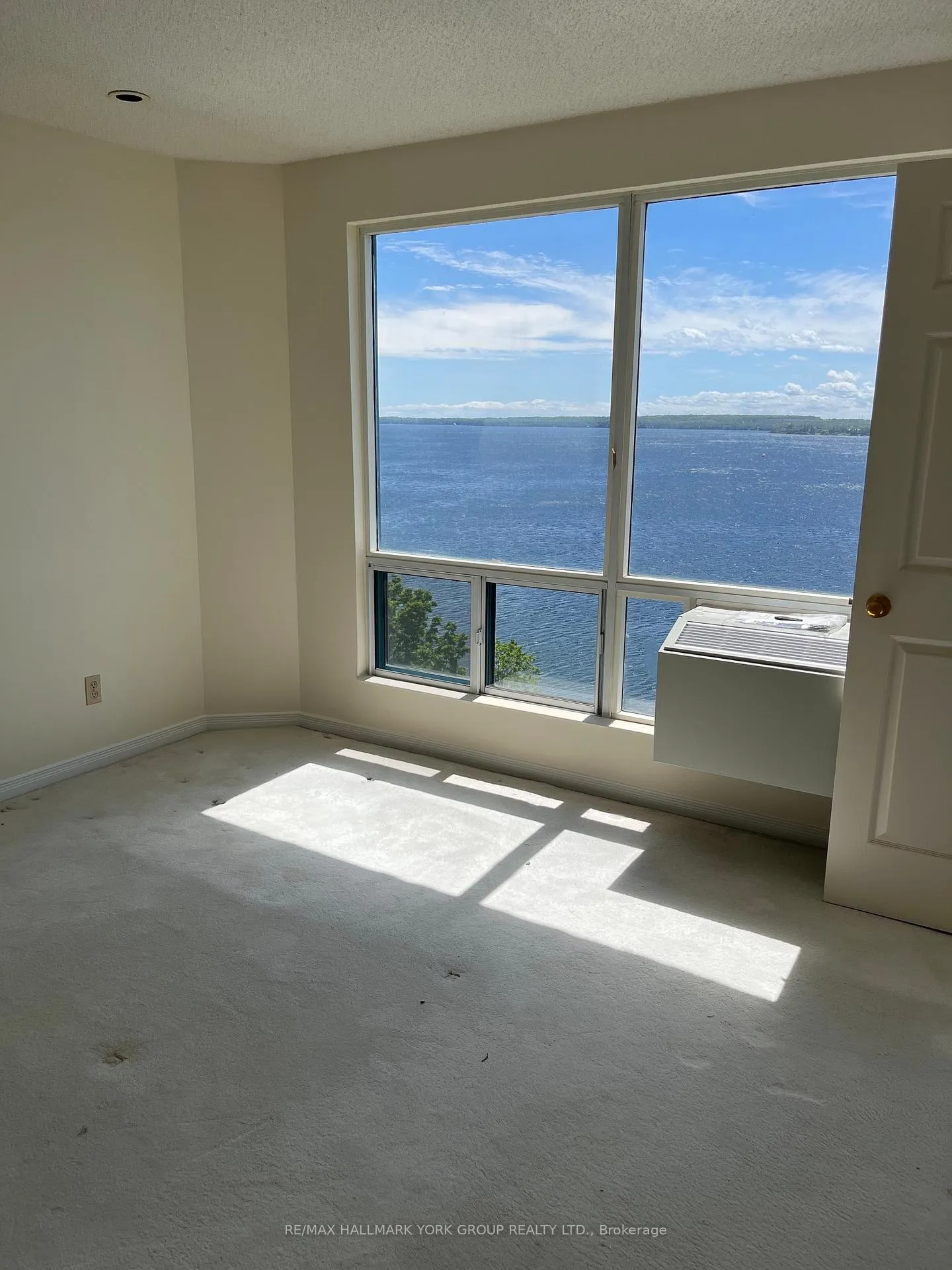 Photo 6 of Unit 703, 215 Dunlop Street E, Barrie, Lakeshore — HOMEH