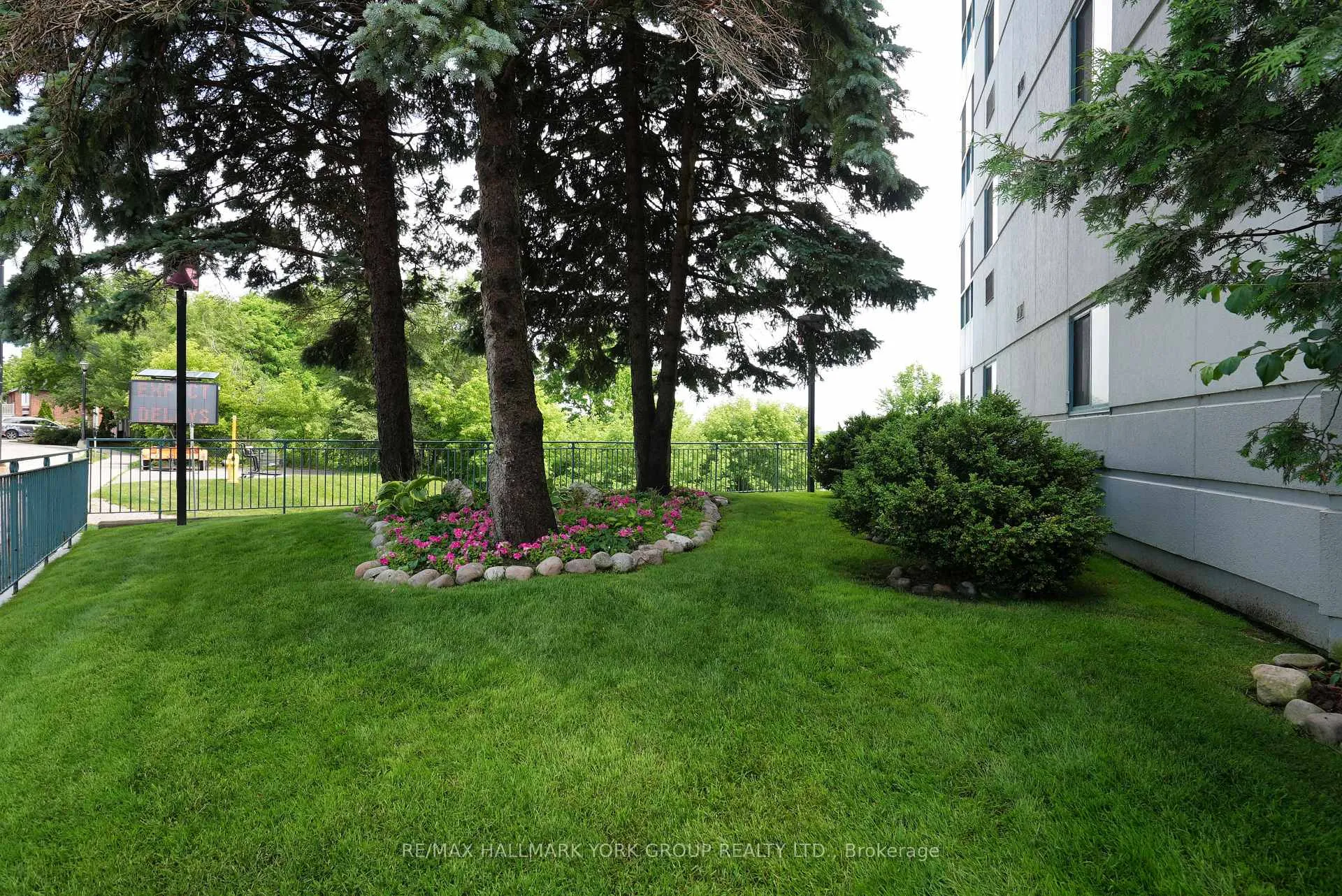 Photo 9 of Unit 703, 215 Dunlop Street E, Barrie, Lakeshore — HOMEH