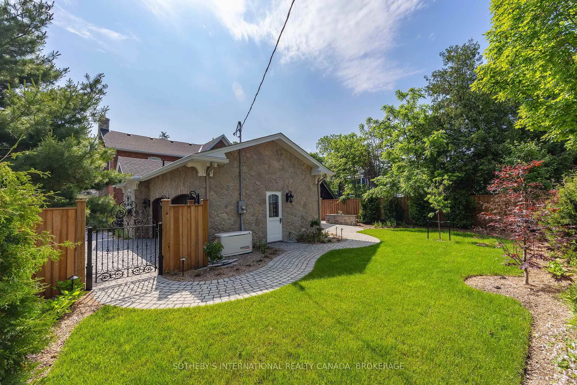 Photo 13 of 40 Church Street, Gananoque, Gananoque — HOMEH