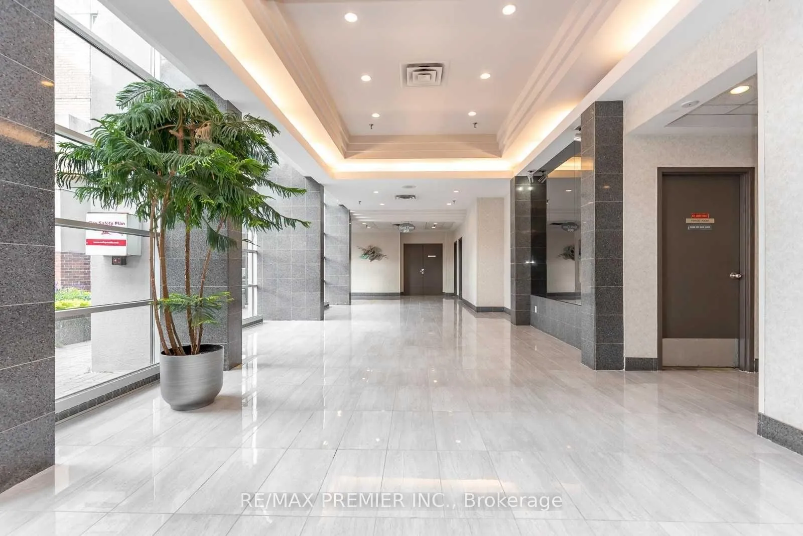 Photo 4 of Unit 1809, 285 Enfield Place, Mississauga, City Centre — HOMEH