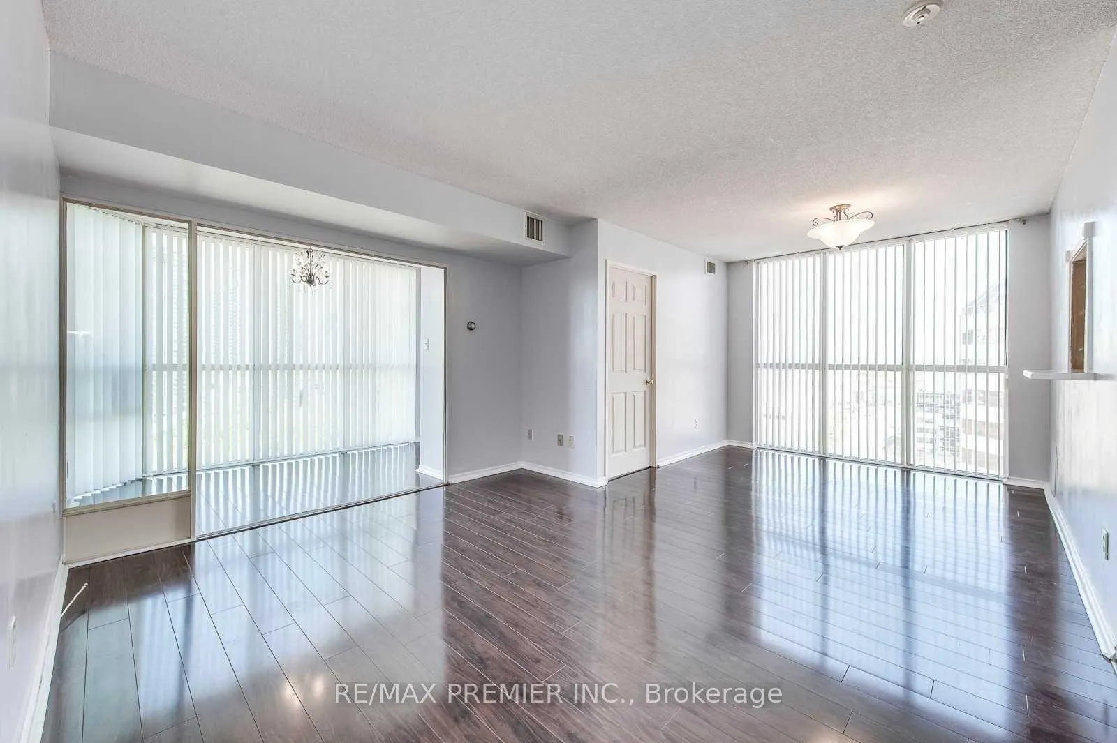 Photo 7 of Unit 1809, 285 Enfield Place, Mississauga, City Centre — HOMEH