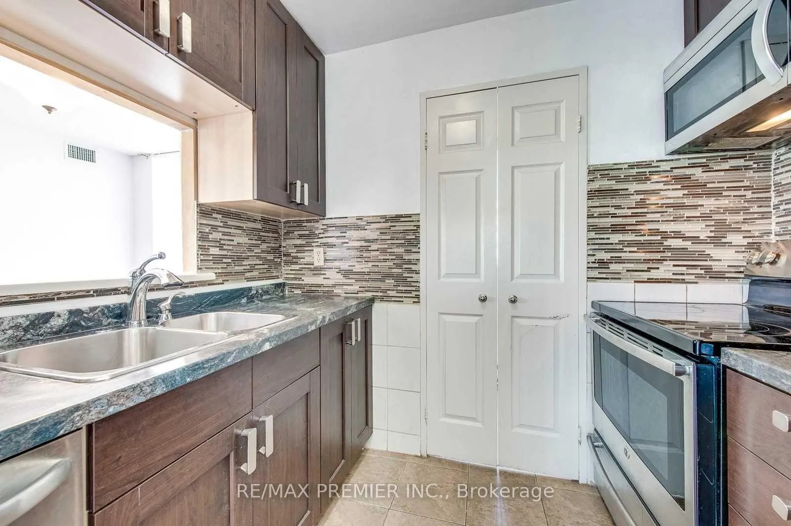 Photo 17 of Unit 1809, 285 Enfield Place, Mississauga, City Centre — HOMEH