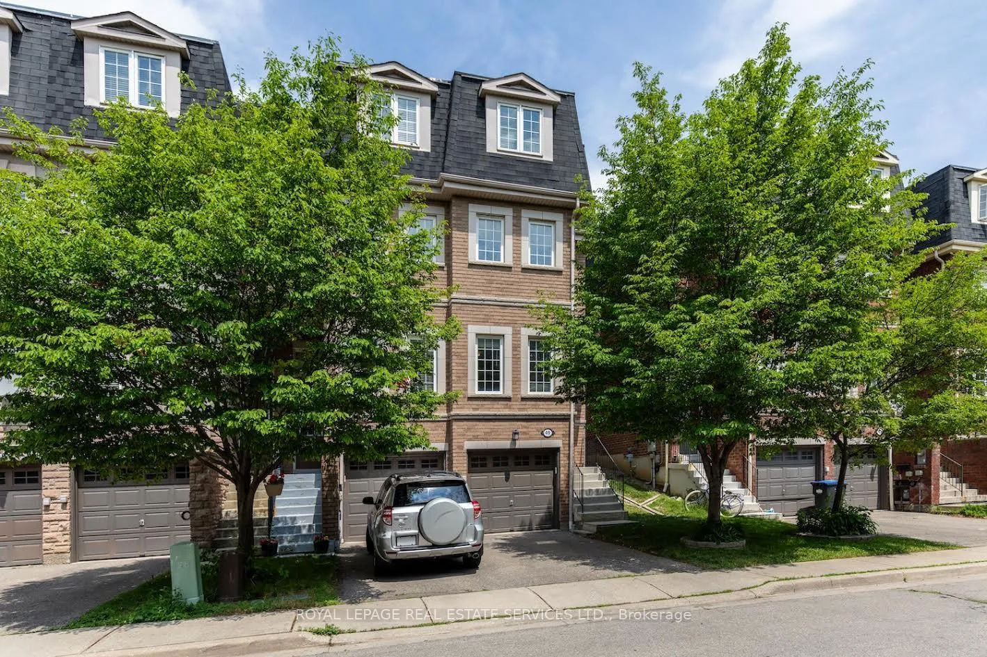 Front of Unit 49, 435 Hensall Circle