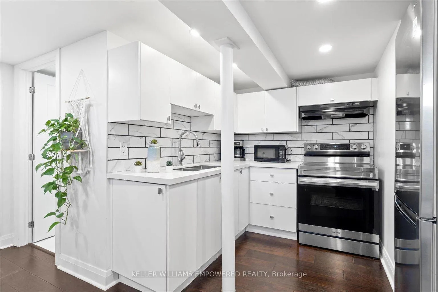 Photo 11 of Unit Lower 1, 65 Murray Drive, Aurora, Aurora Highlands — HOMEH