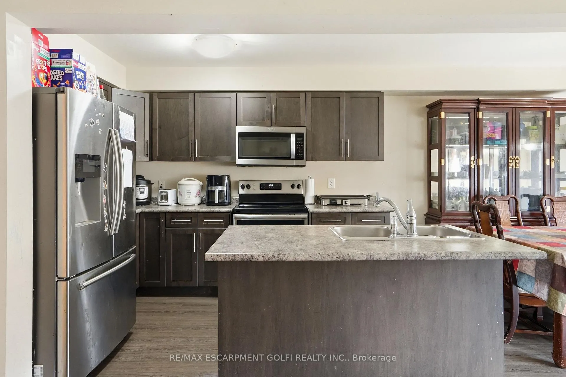 Photo 6 of 584 Julia Drive, Welland, Coyle Creek — HOMEH