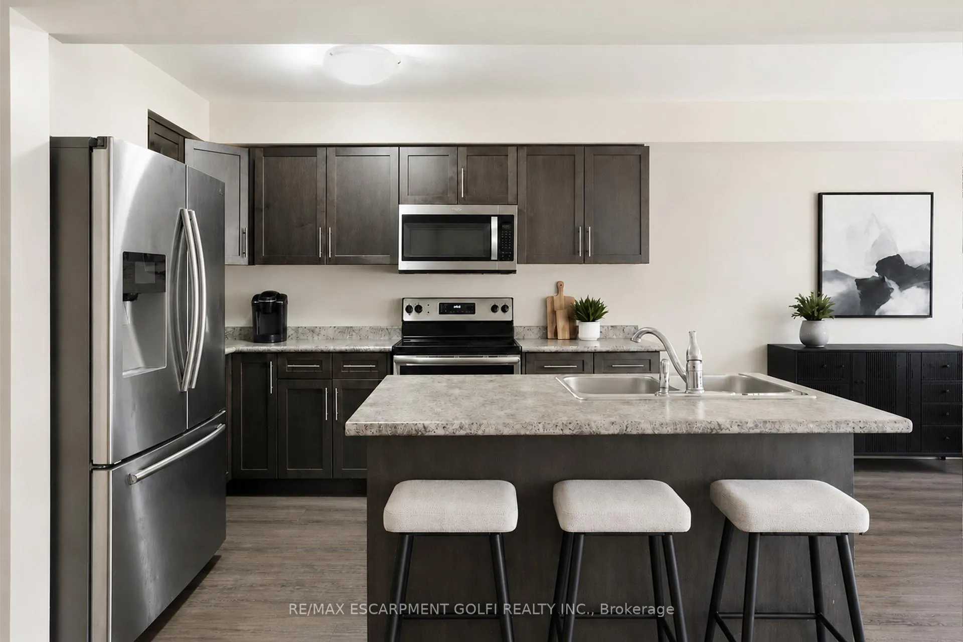 Photo 7 of 584 Julia Drive, Welland, Coyle Creek — HOMEH
