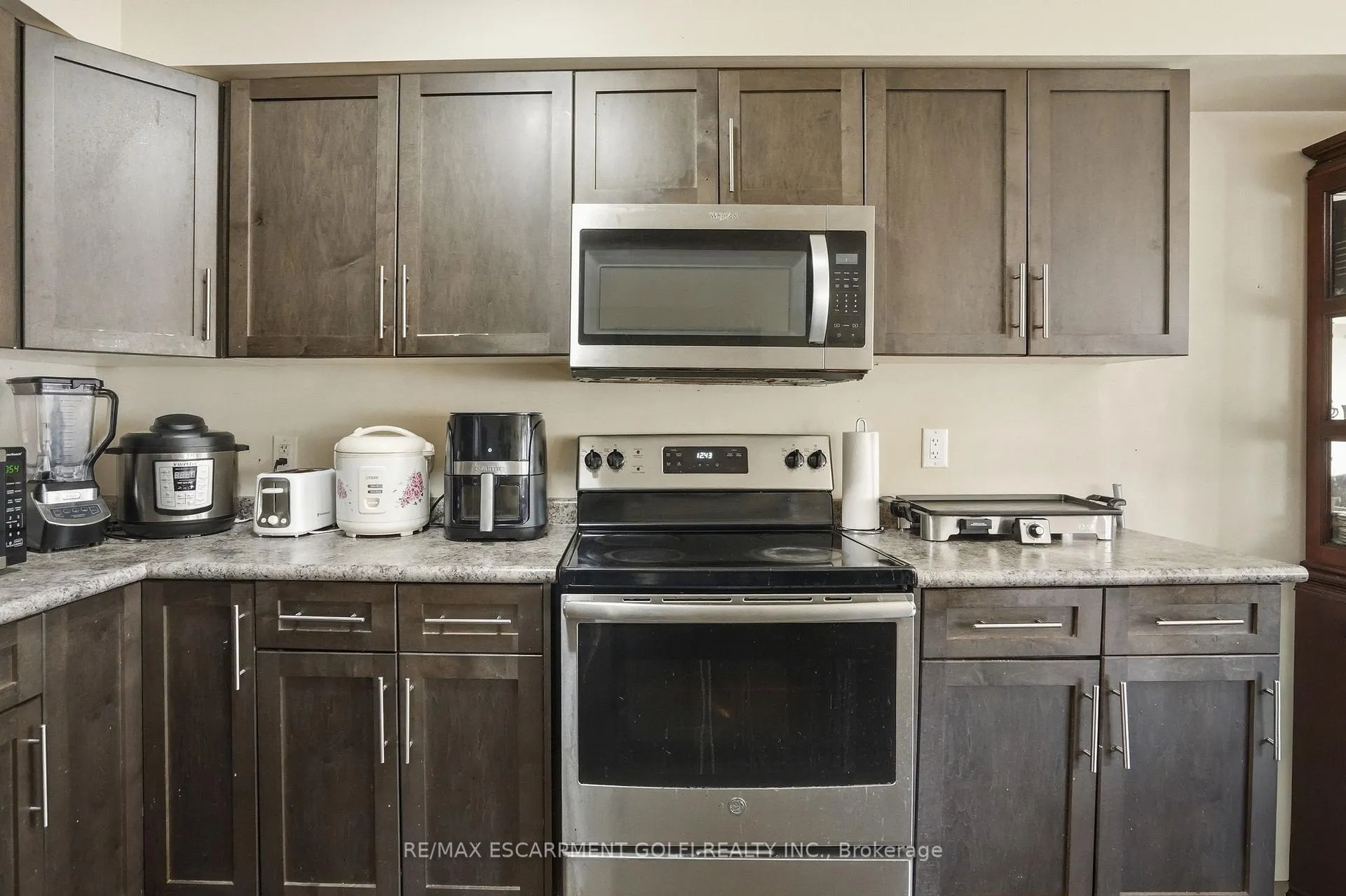 Photo 8 of 584 Julia Drive, Welland, Coyle Creek — HOMEH