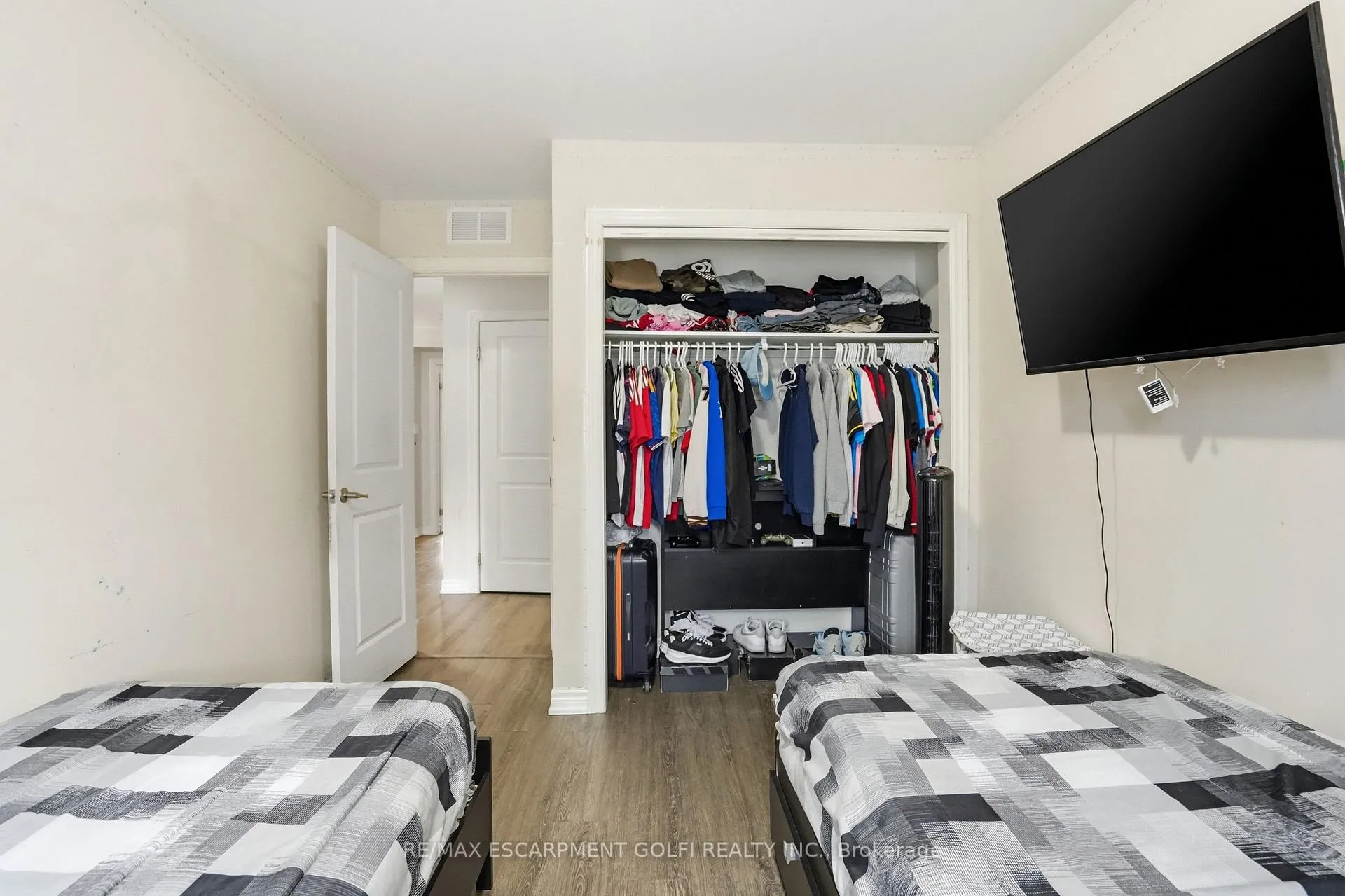 Photo 21 of 584 Julia Drive, Welland, Coyle Creek — HOMEH