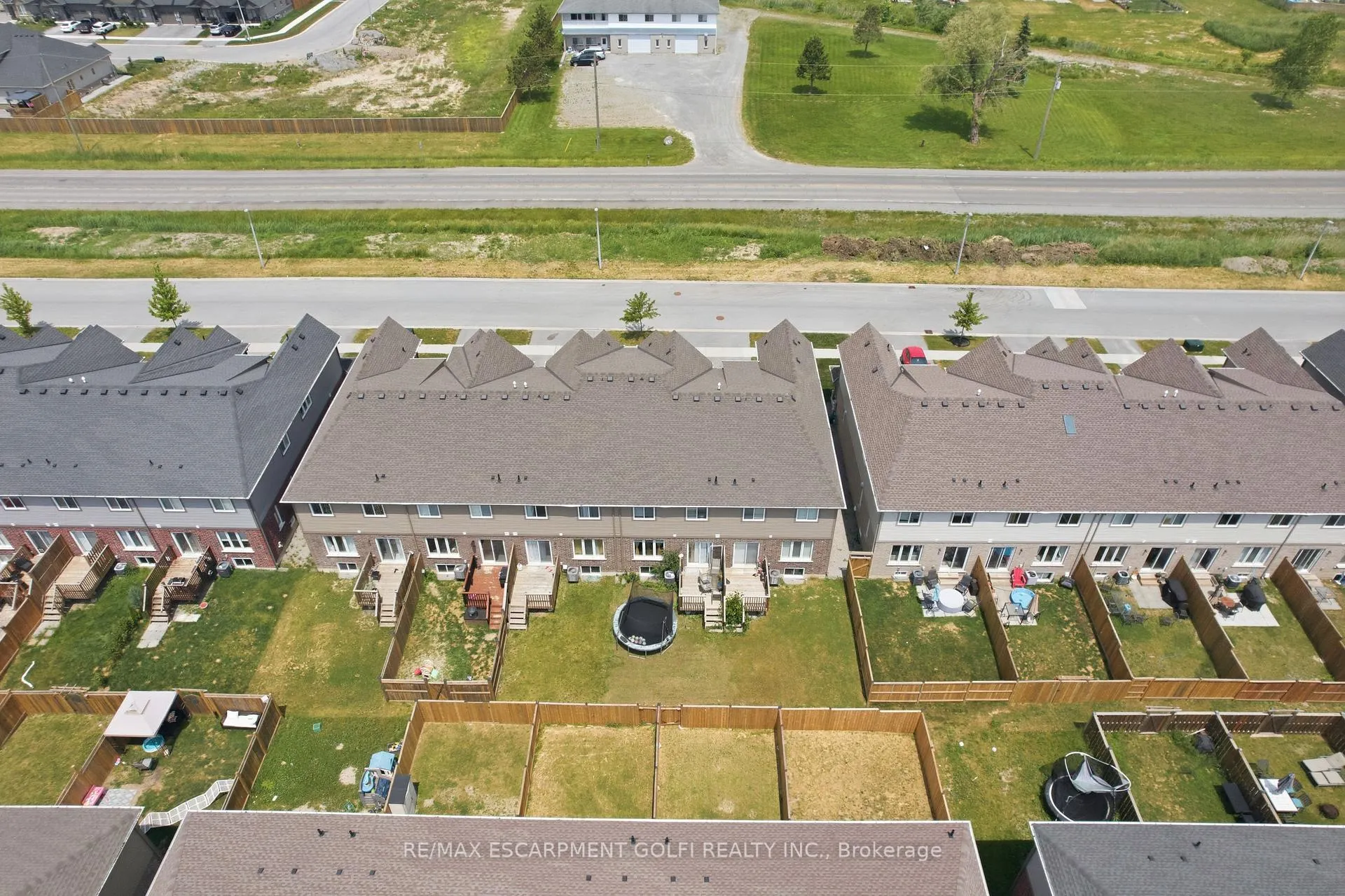 Photo 26 of 584 Julia Drive, Welland, Coyle Creek — HOMEH