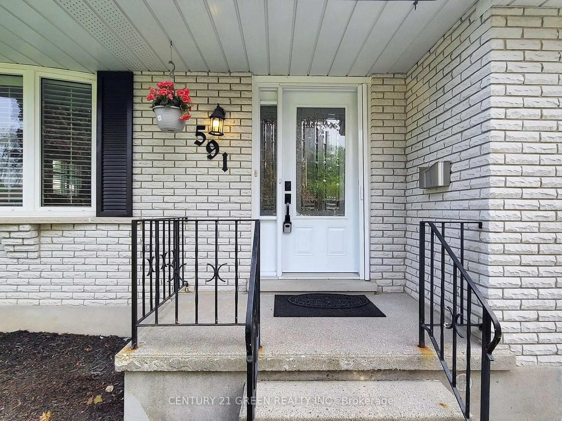 Photo 3 of 591 Dogwood Lane, Waterloo, Lakeshore Village — HOMEH