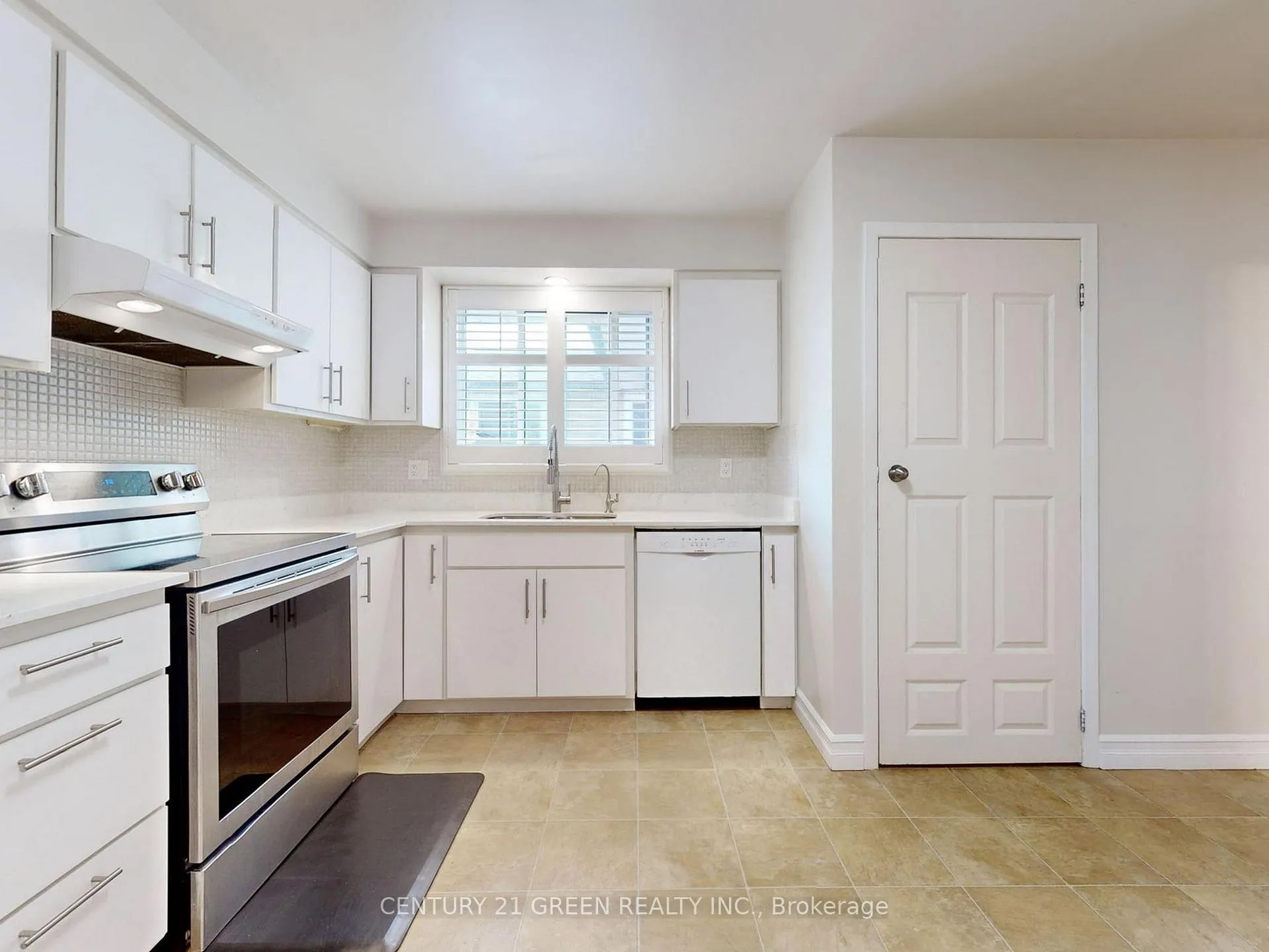 Photo 9 of 591 Dogwood Lane, Waterloo, Lakeshore Village — HOMEH