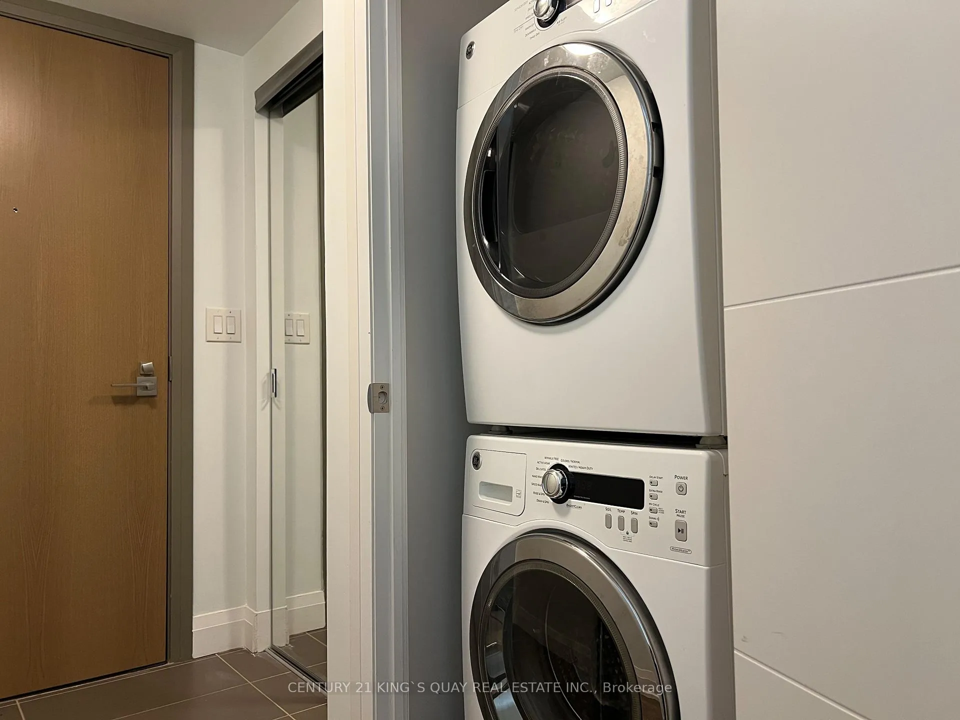 Photo 3 of Unit 511, 18 Uptown Drive, Markham, Unionville — HOMEH