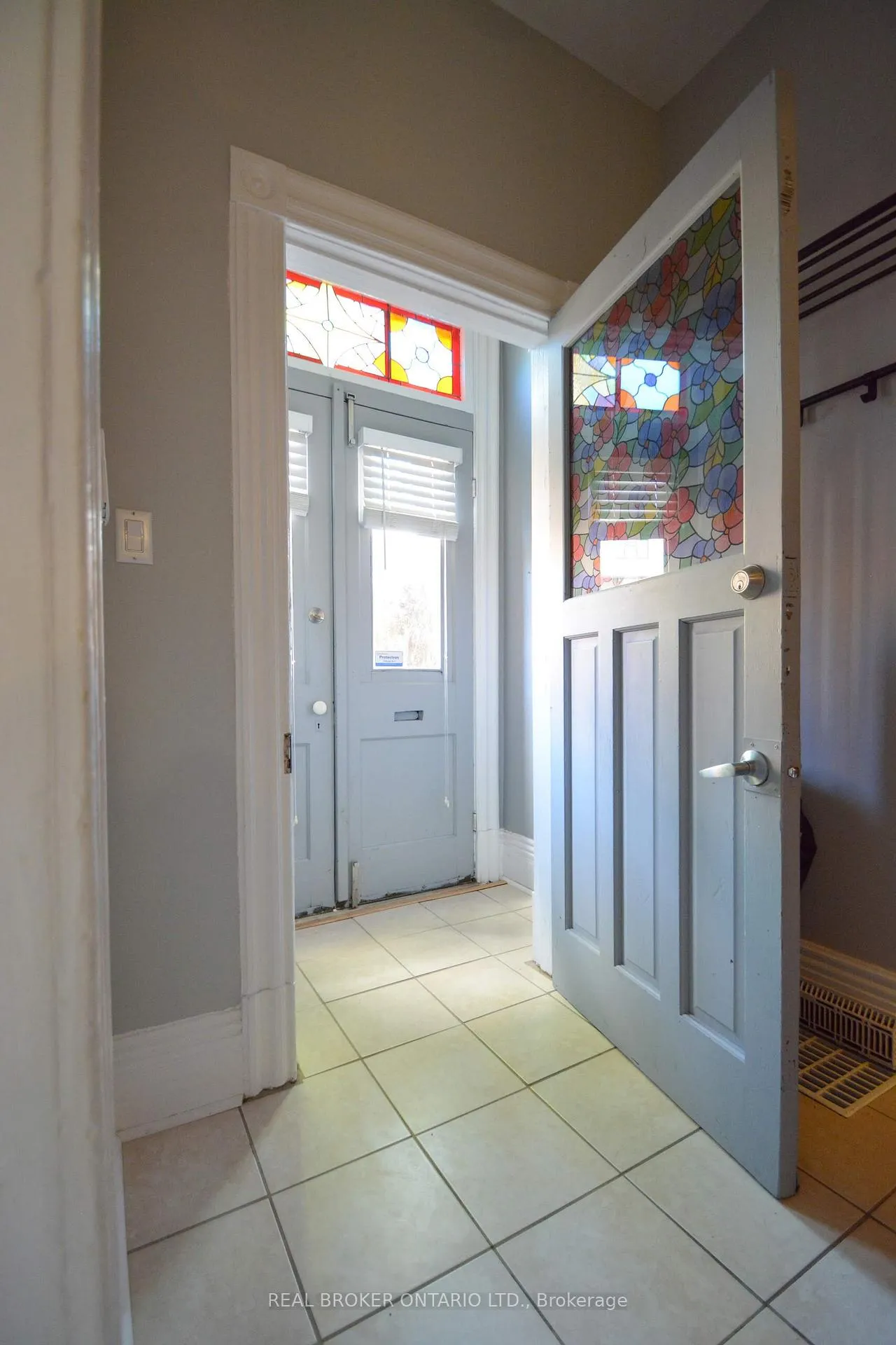 Photo 3 of 132 Grant Avenue, Hamilton, Stinson — HOMEH