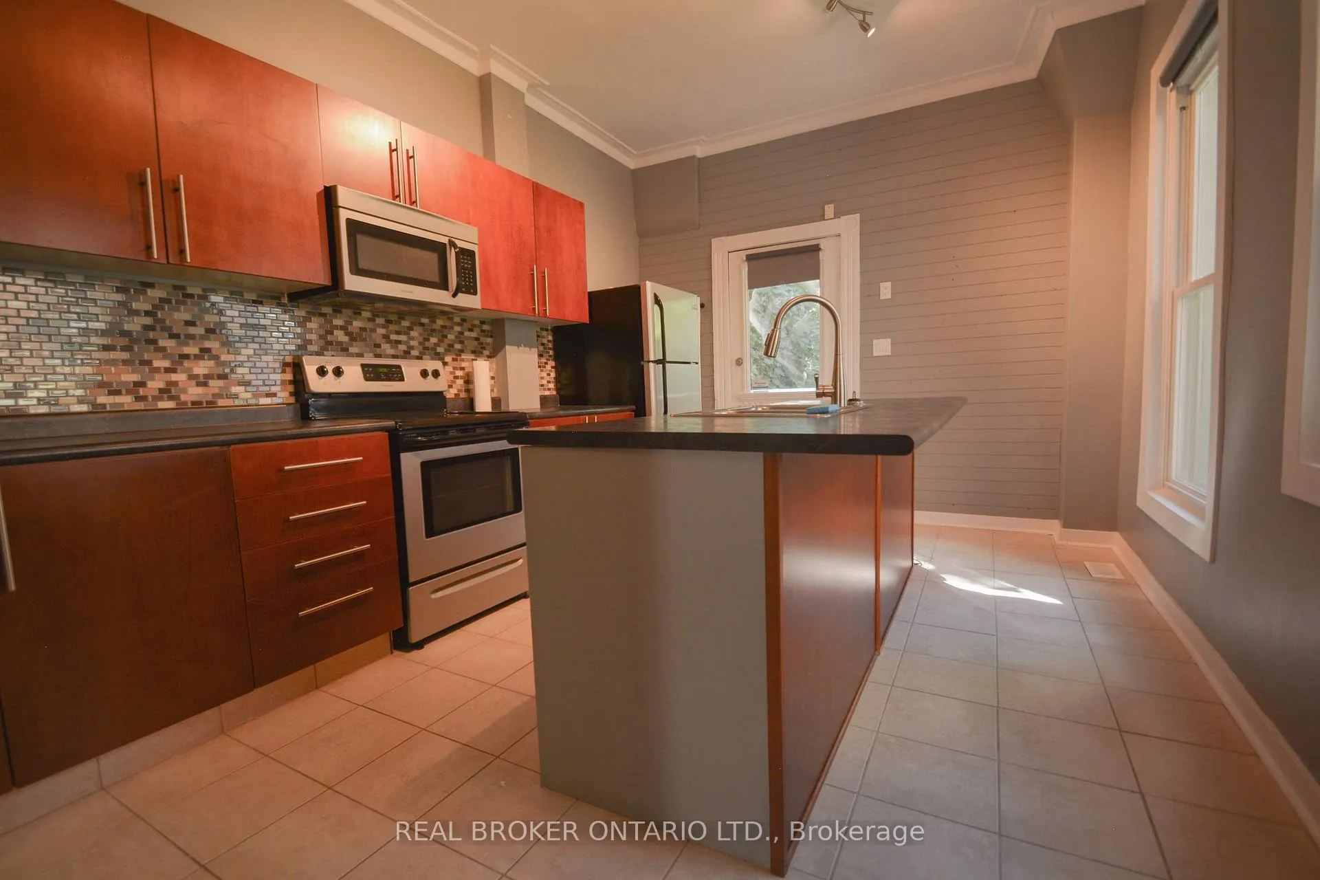 Photo 11 of 132 Grant Avenue, Hamilton, Stinson — HOMEH