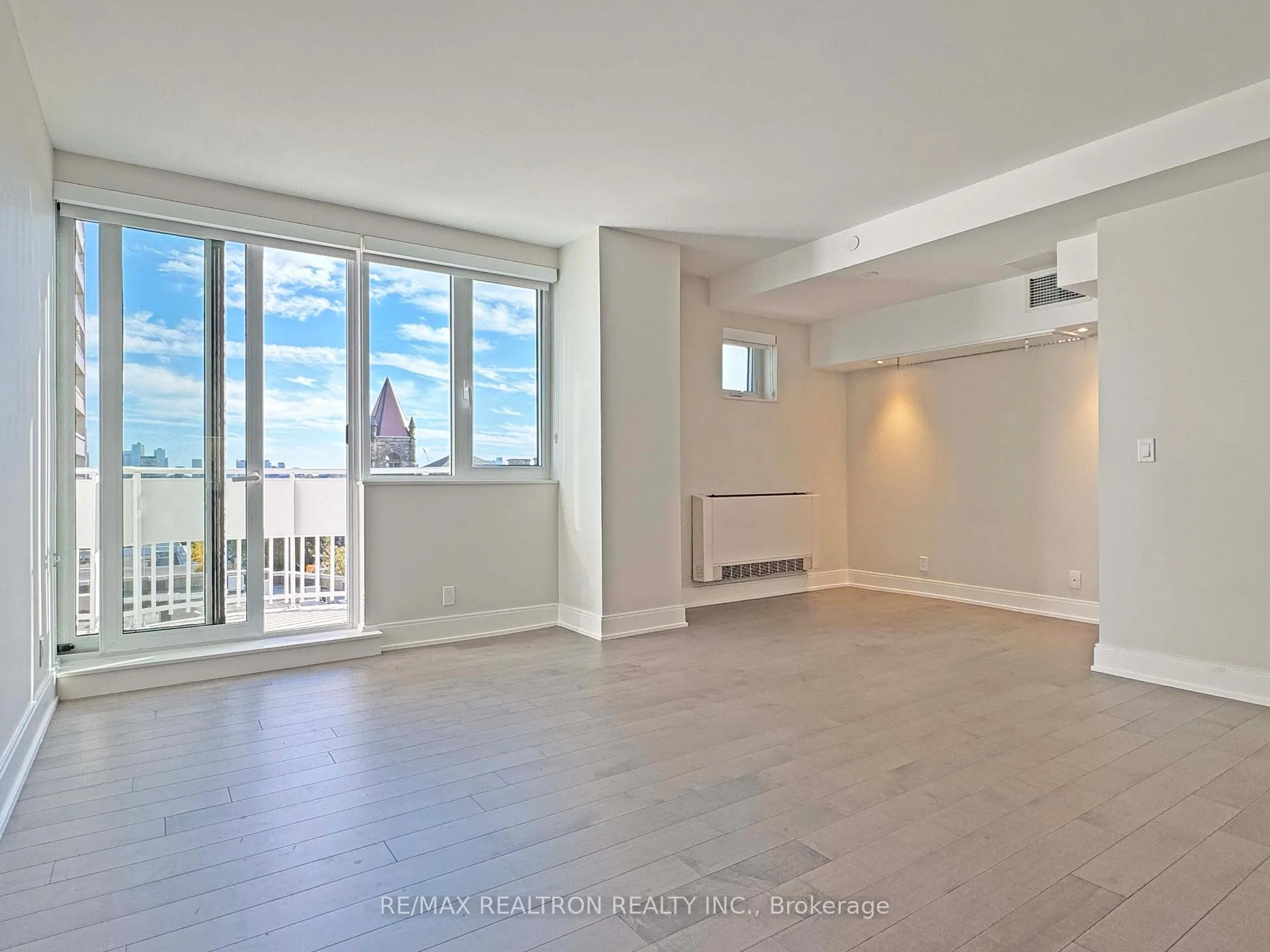 Photo 2 of Unit 409, 11 Walmer Road, Toronto, The Annex — HOMEH