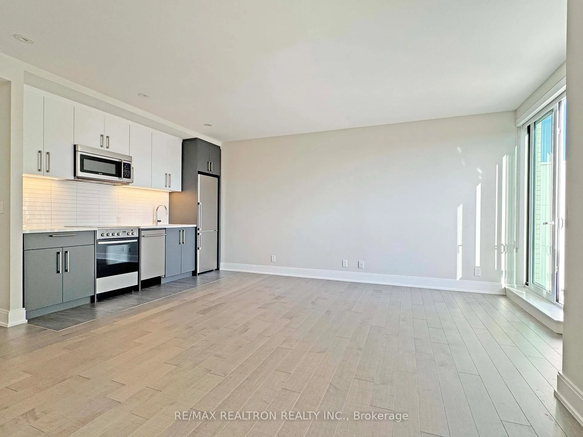 Photo 3 of Unit 409, 11 Walmer Road, Toronto, The Annex — HOMEH