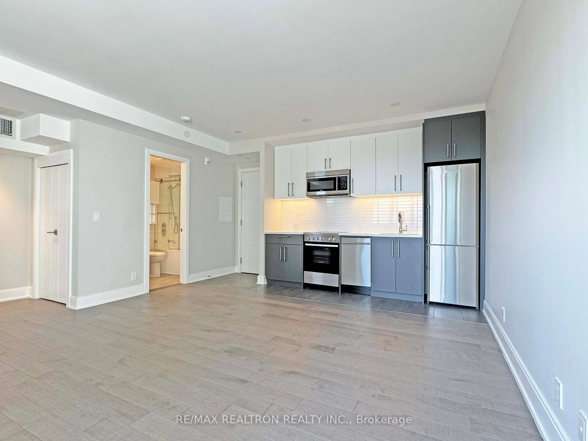 Photo 5 of Unit 409, 11 Walmer Road, Toronto, The Annex — HOMEH